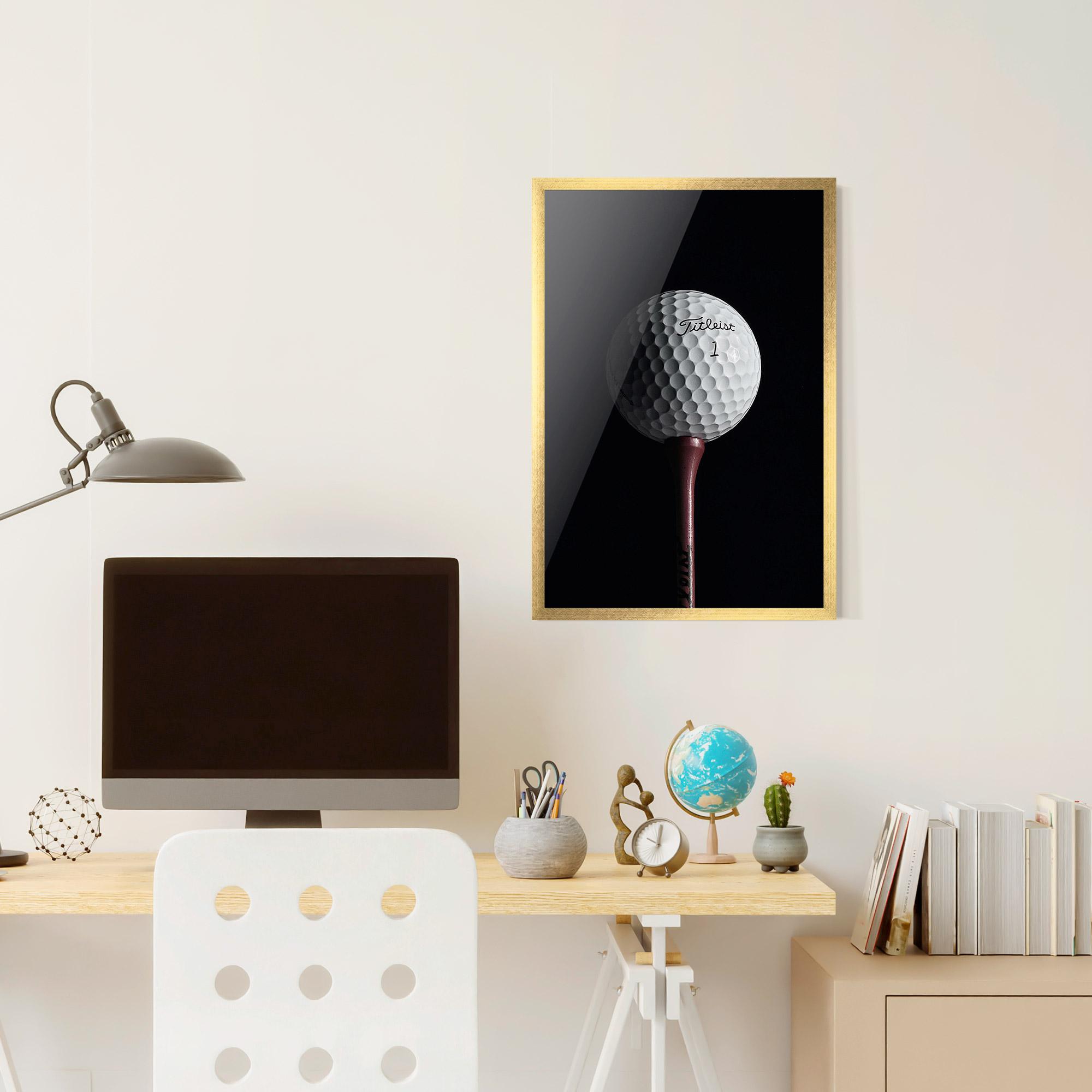 Рамкиран постер White Golf Ball On Black mockup 6