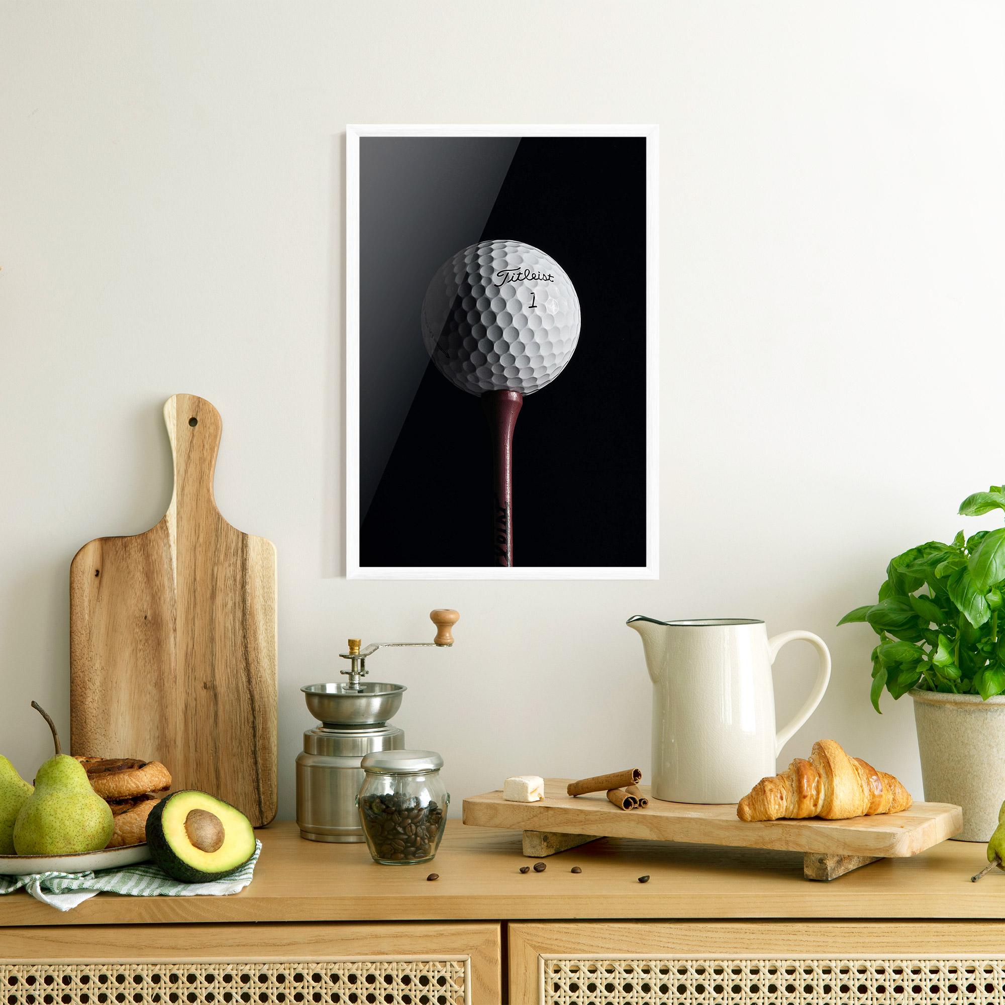 Рамкиран постер White Golf Ball On Black mockup 8