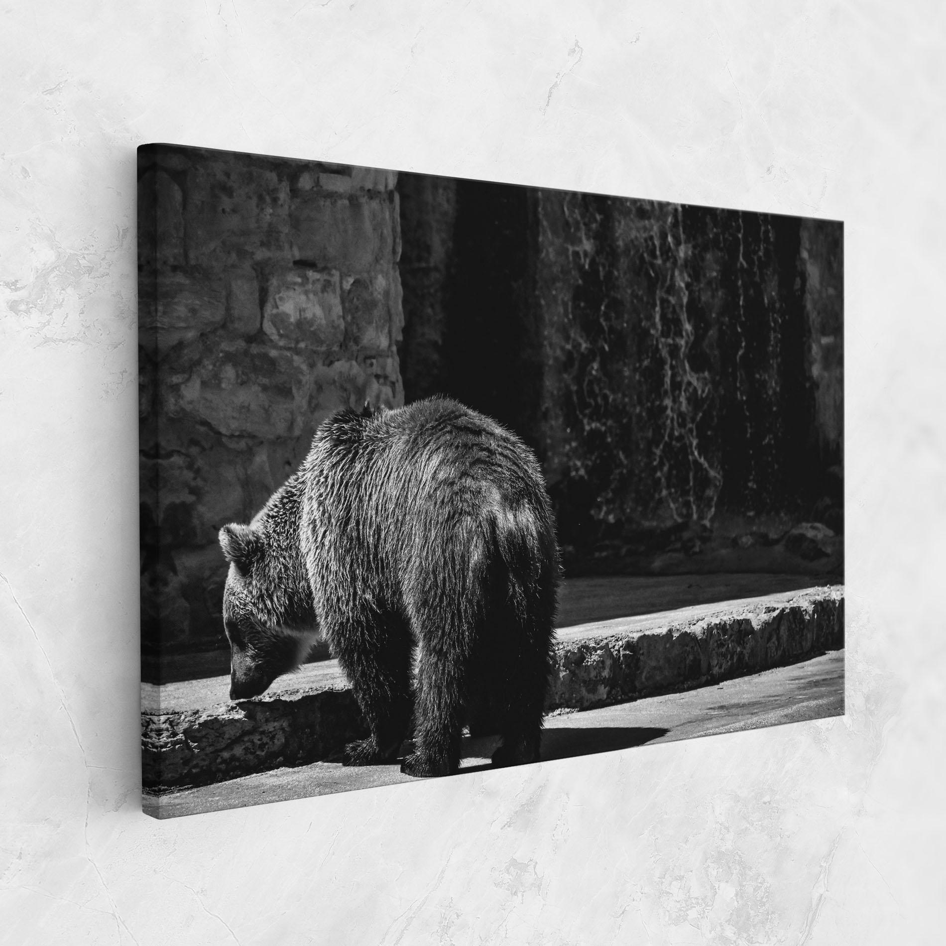 Картина на платно Grey Bear mockup 1