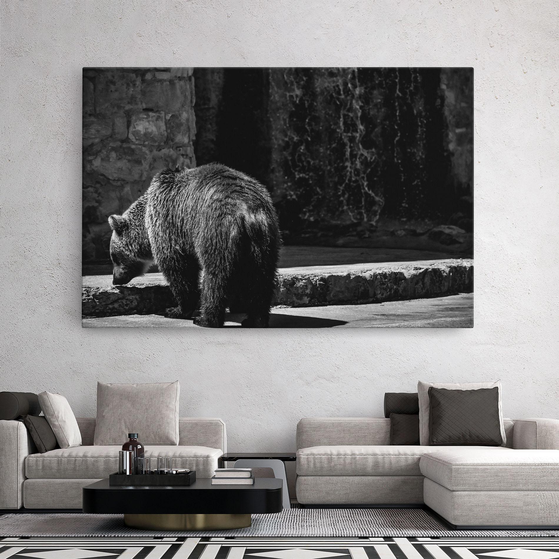 Картина на платно Grey Bear mockup 2