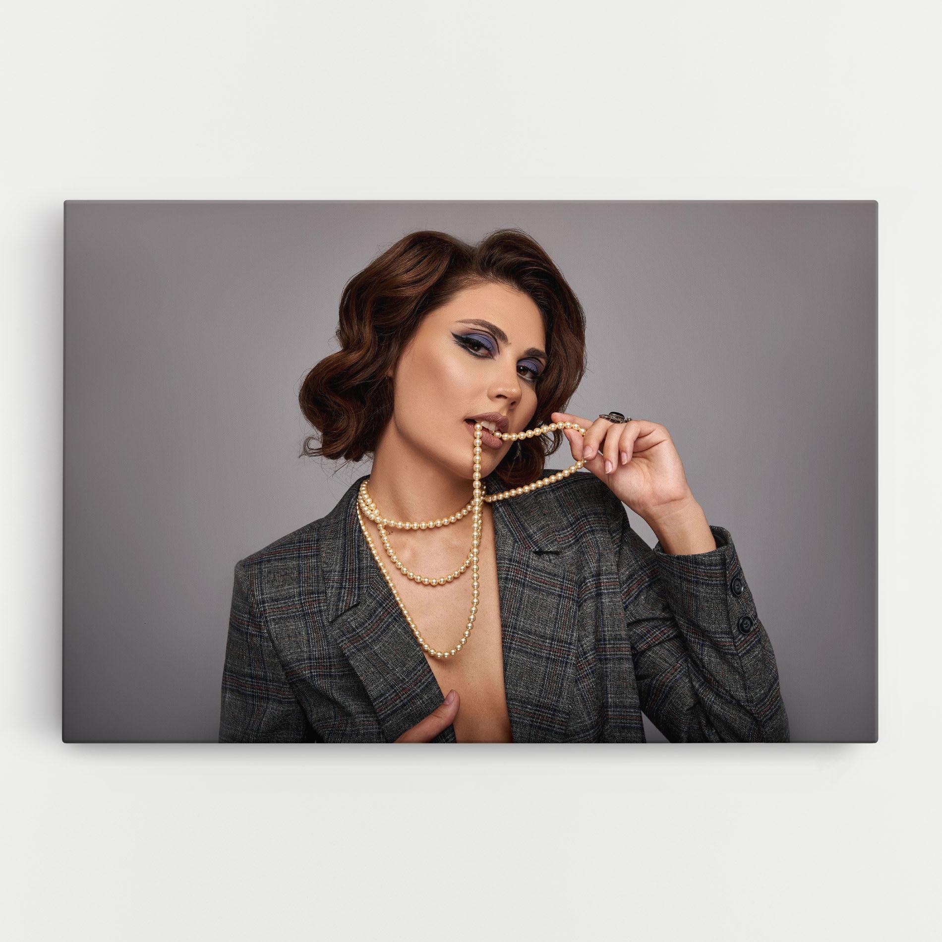 Картина на платно Gold Pearls mockup 0