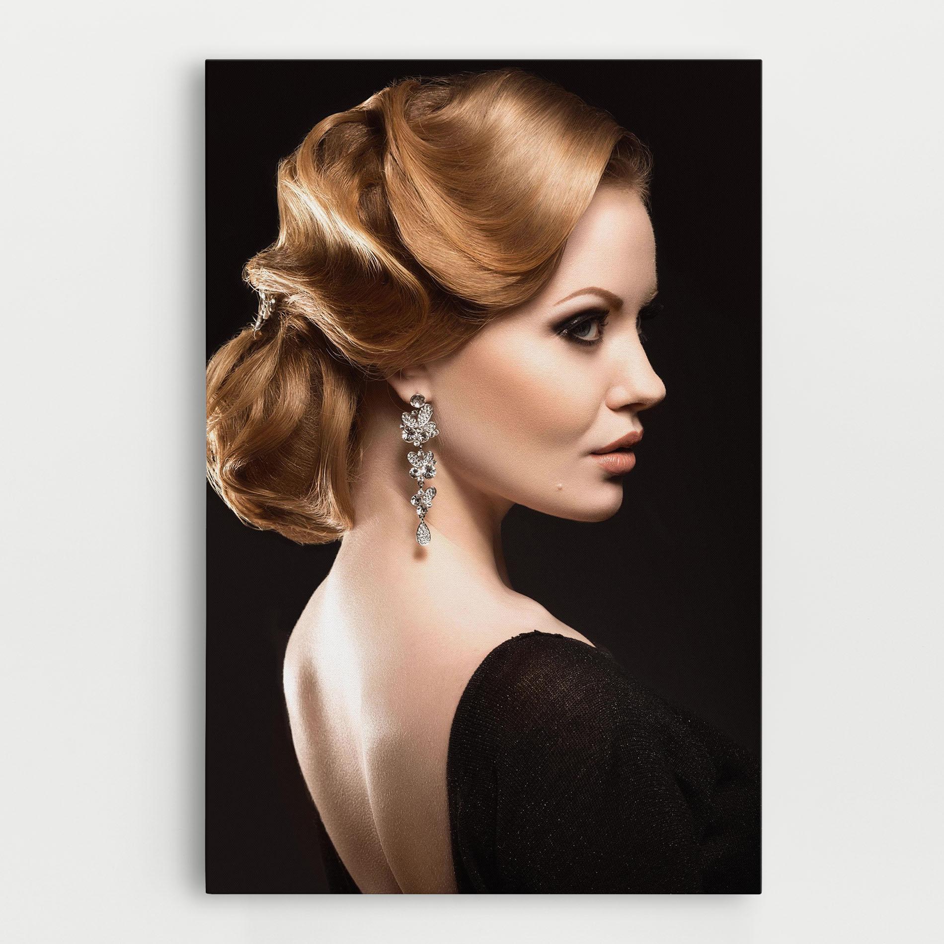 Картина на платно Elegant Earrings mockup 0