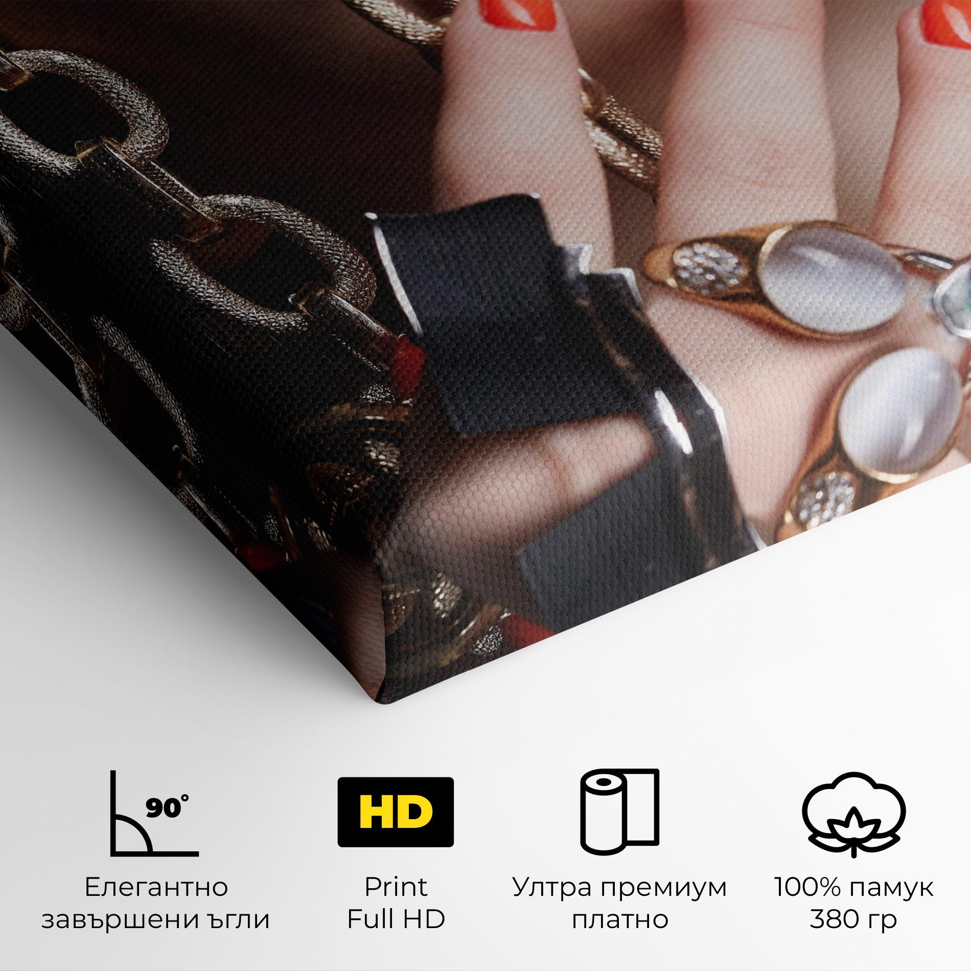 Картина на платно Big Chain Woman mockup 4