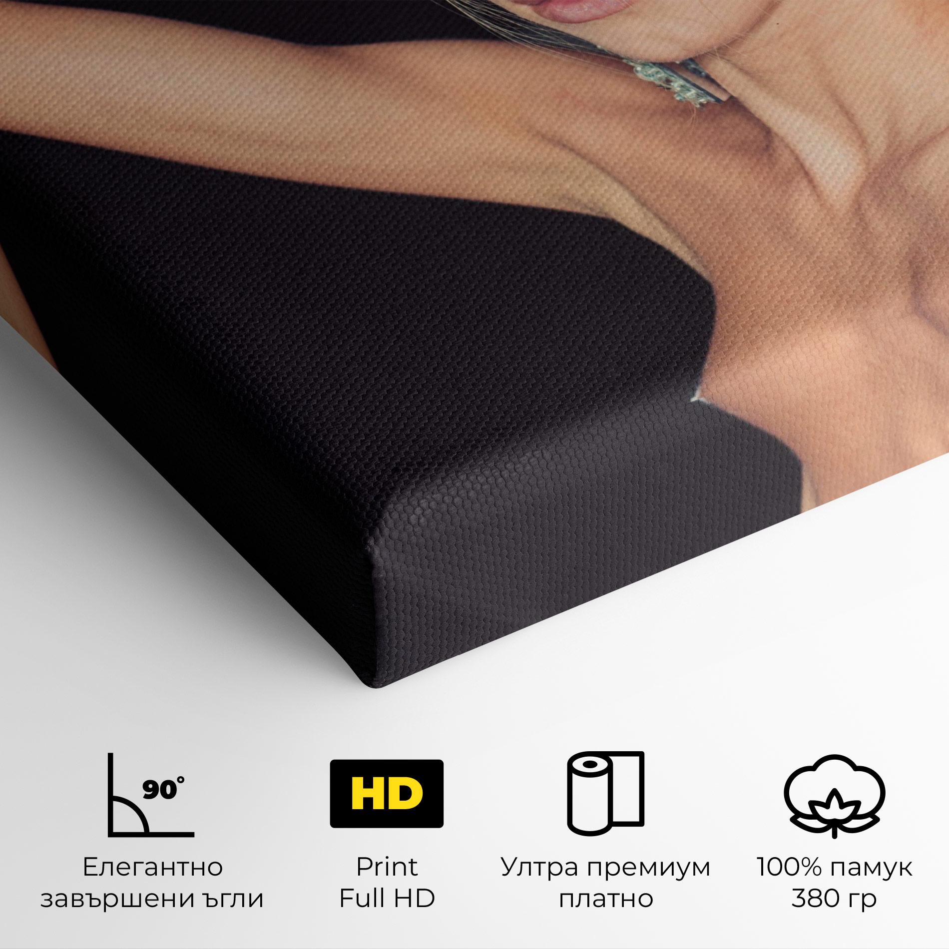 Картина на платно Flower Earrings mockup 4