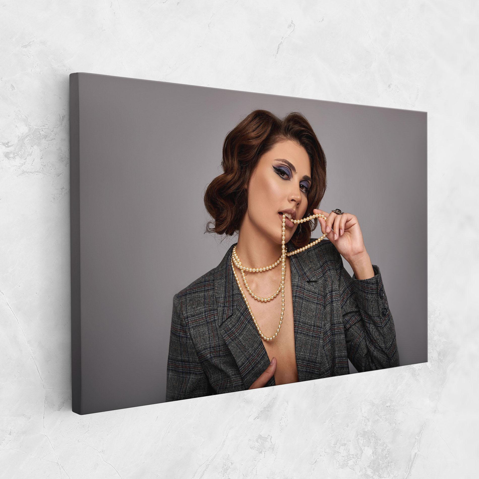 Картина на платно Gold Pearls mockup 1