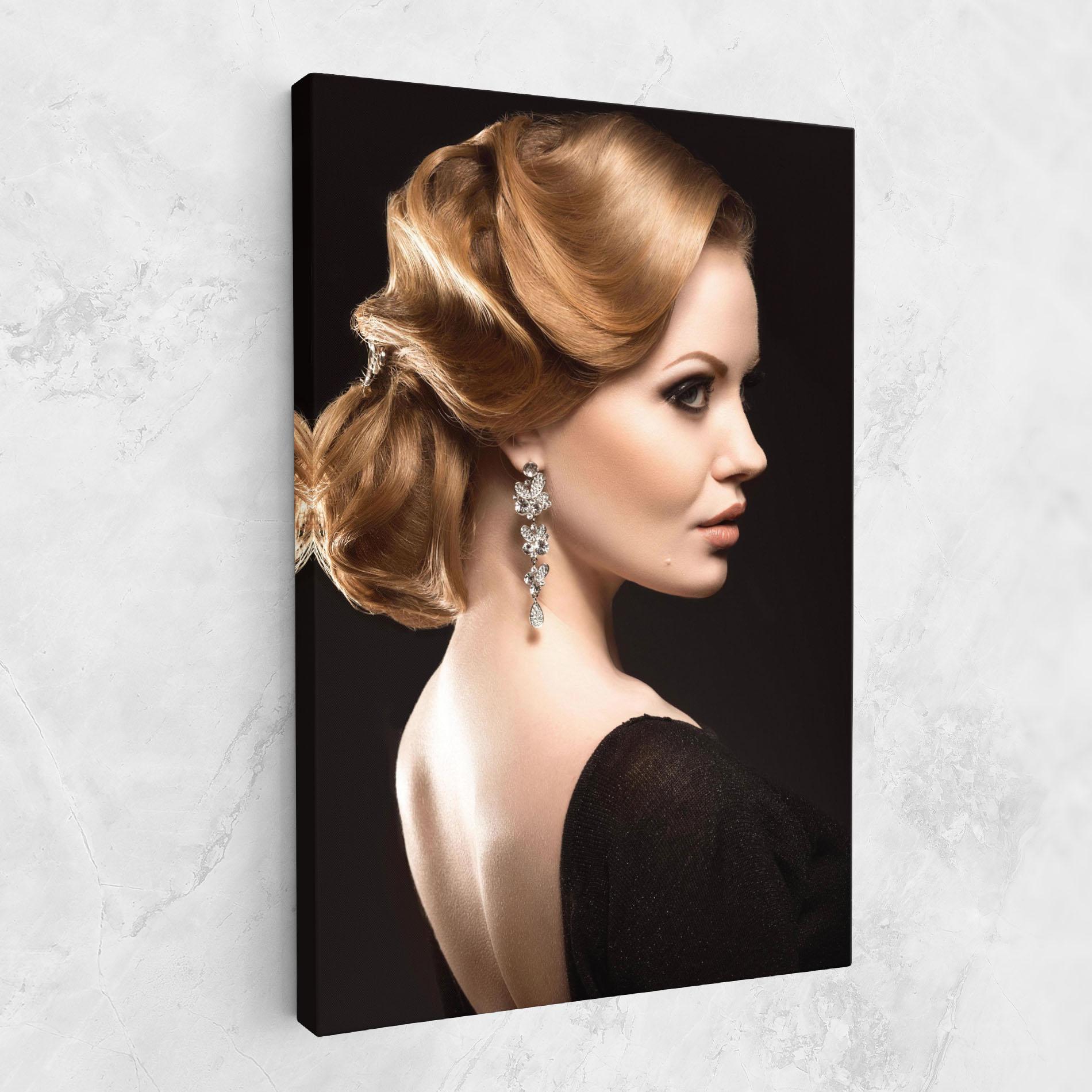 Картина на платно Elegant Earrings mockup 1