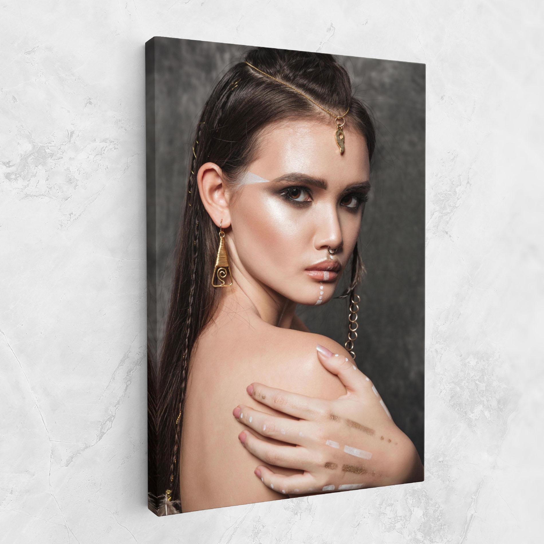 Картина на платно Gold Triangle Earring mockup 1