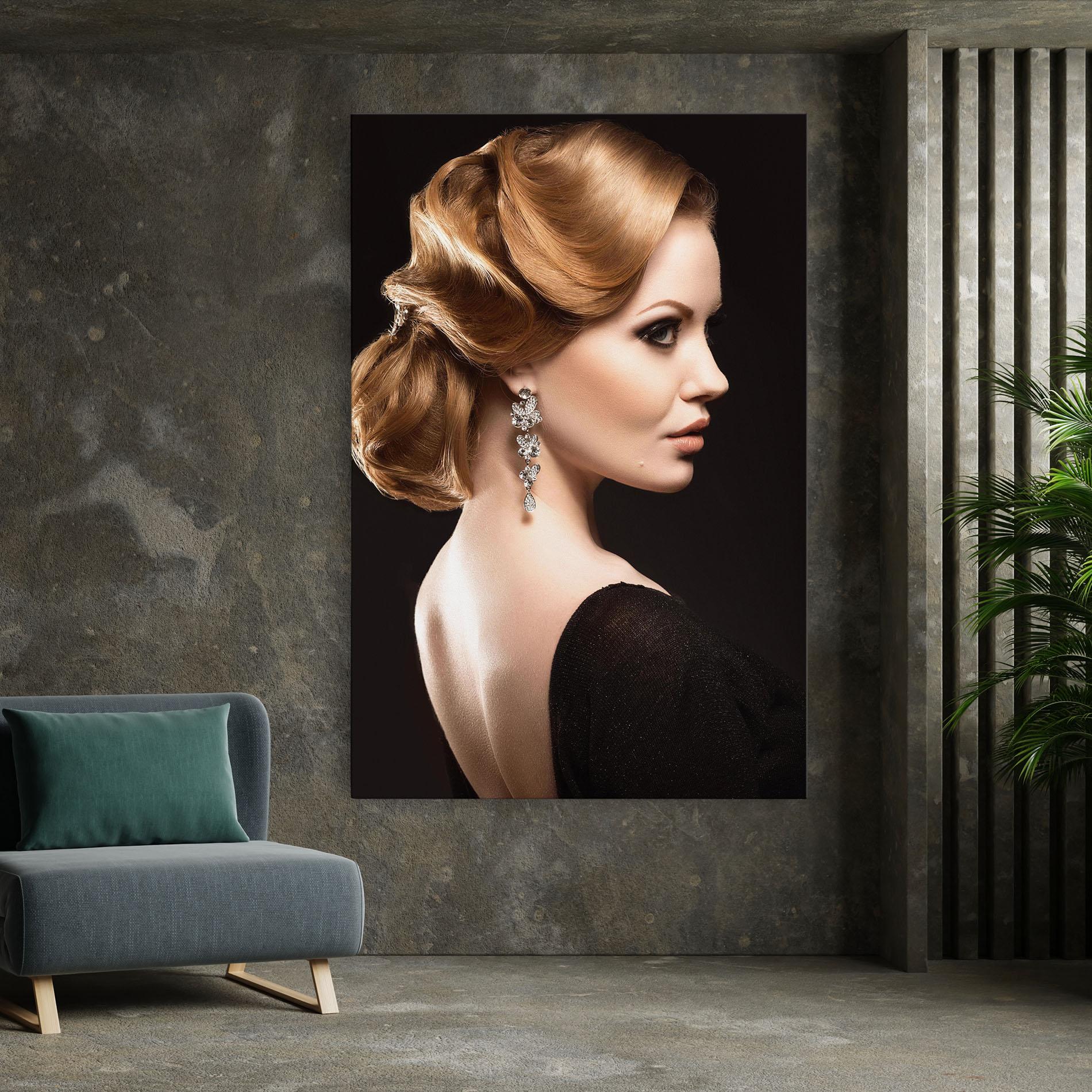 Картина на платно Elegant Earrings mockup 7