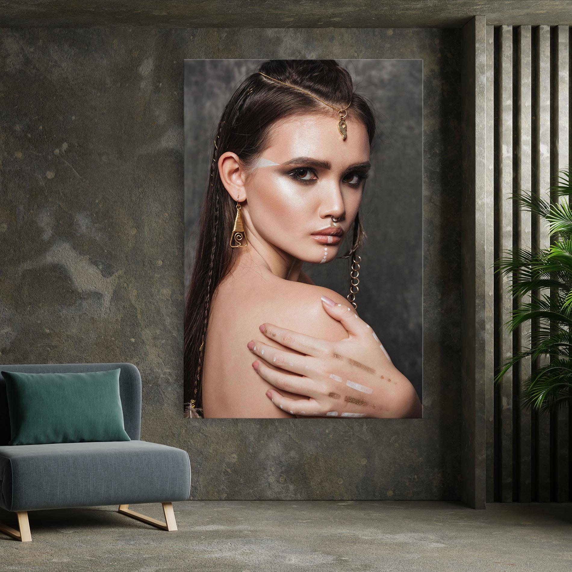 Картина на платно Gold Triangle Earring mockup 7