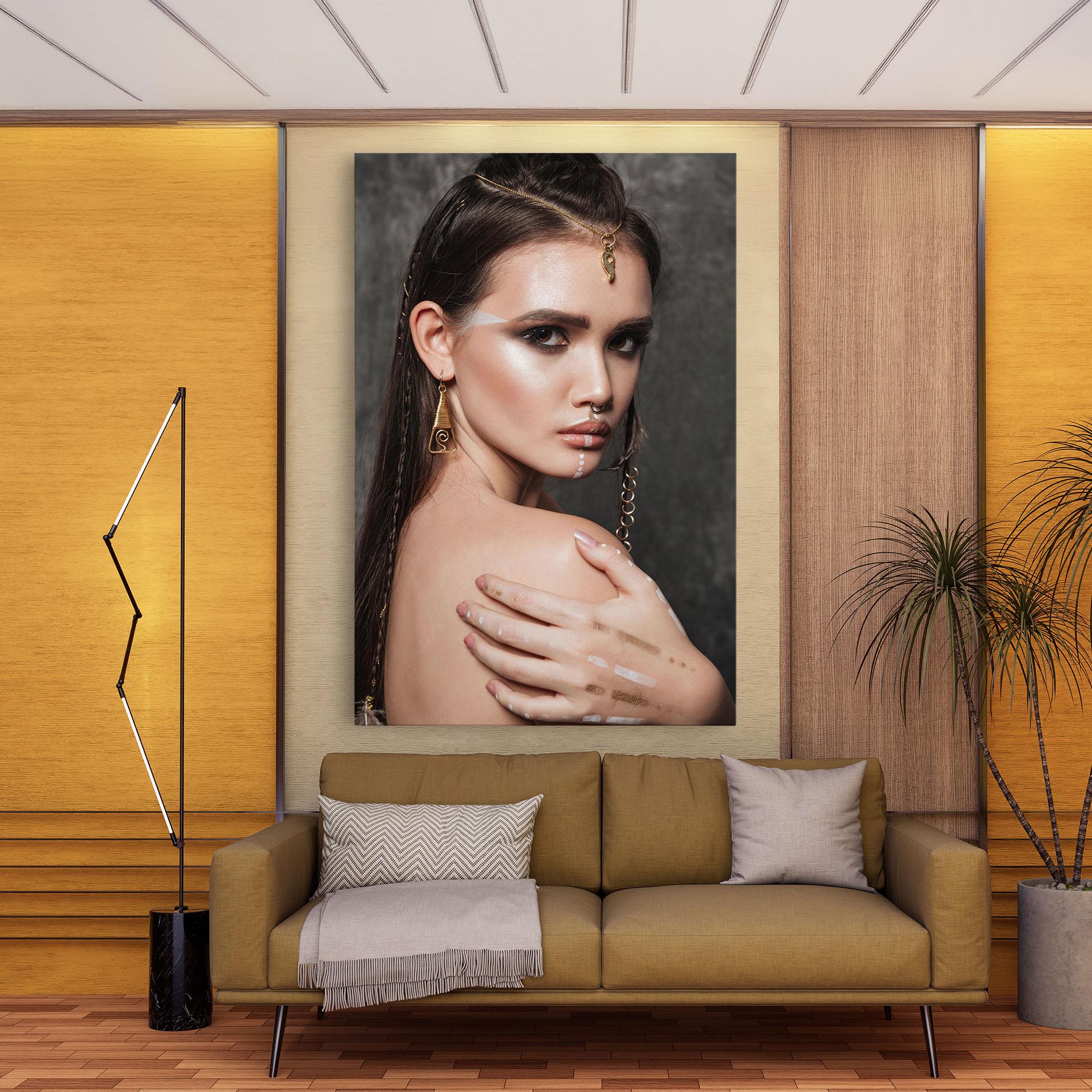 Картина на платно Gold Triangle Earring mockup 9
