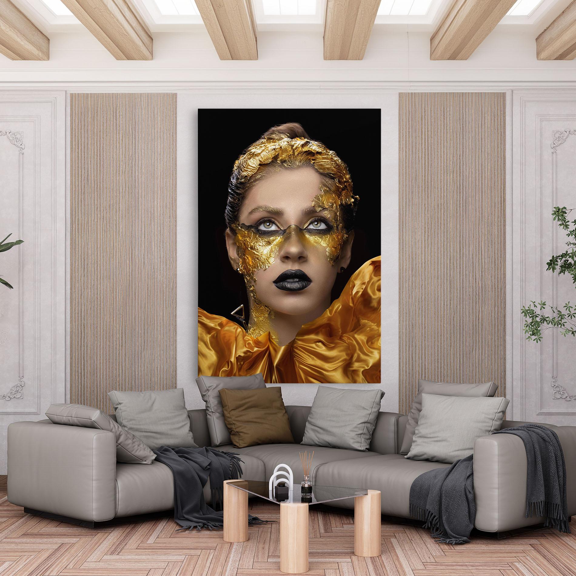 Картина на платно Glamorous Gold Outfit mockup 6