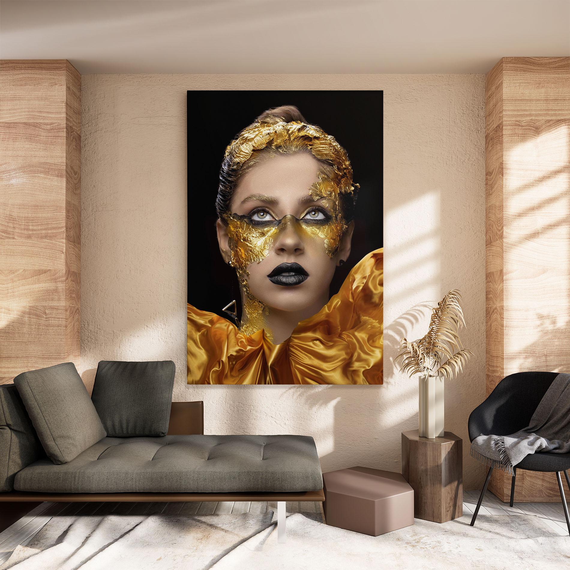 Картина на платно Glamorous Gold Outfit mockup 8