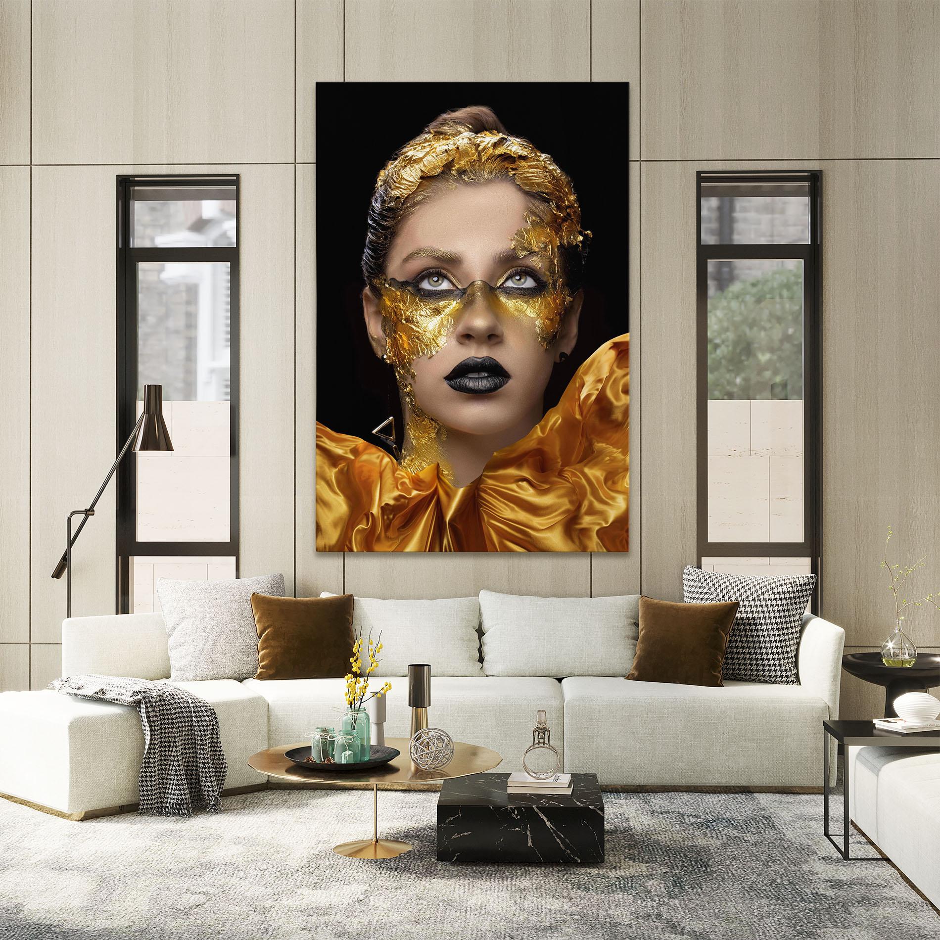 Картина на платно Glamorous Gold Outfit mockup 2