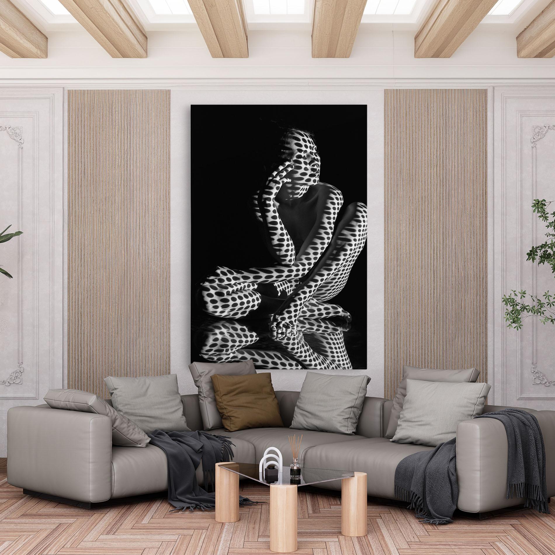 Картина на платно Black White Pattern Woman mockup 6