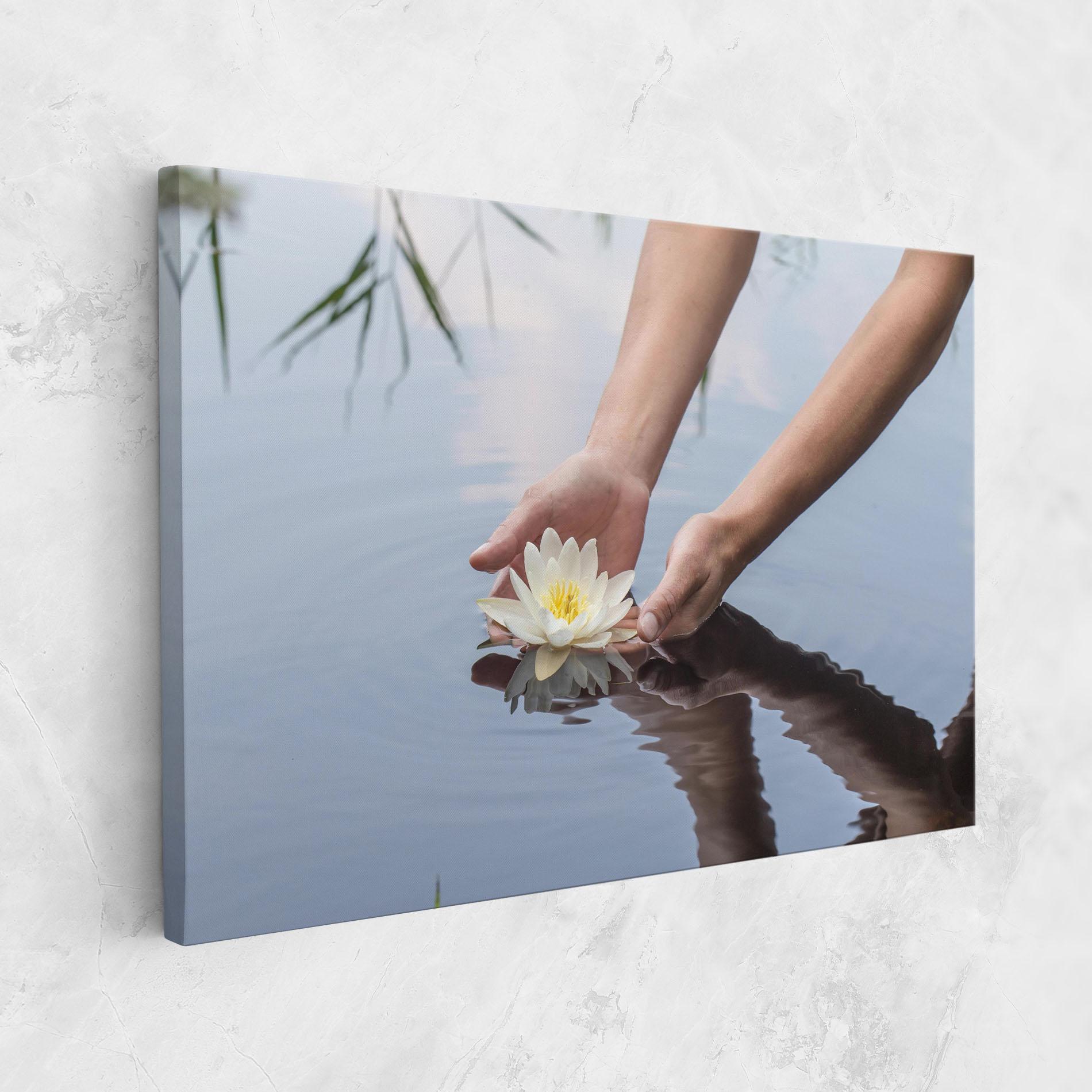Картина на платно Holding Lake Flower mockup 1