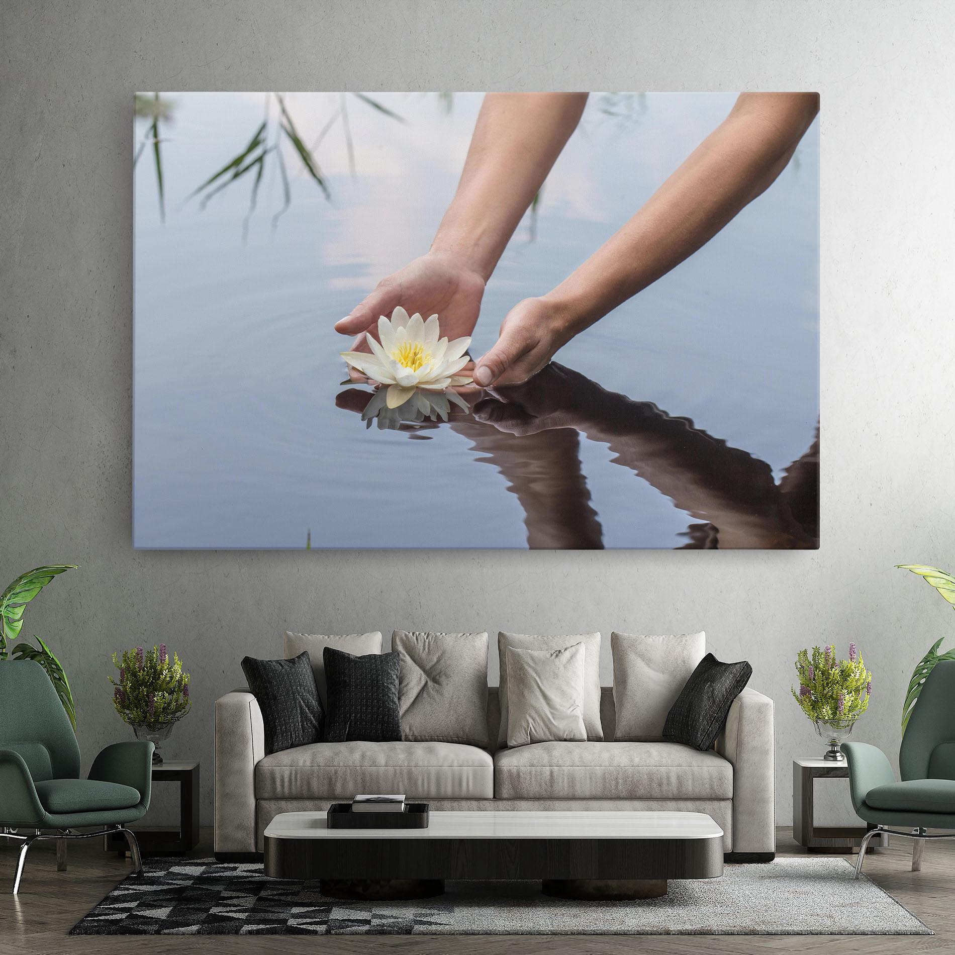 Картина на платно Holding Lake Flower mockup 7