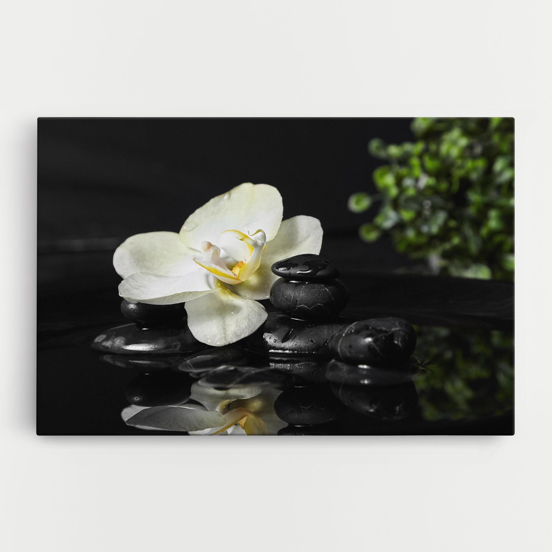 Картина на платно White Spa Flower mockup 0