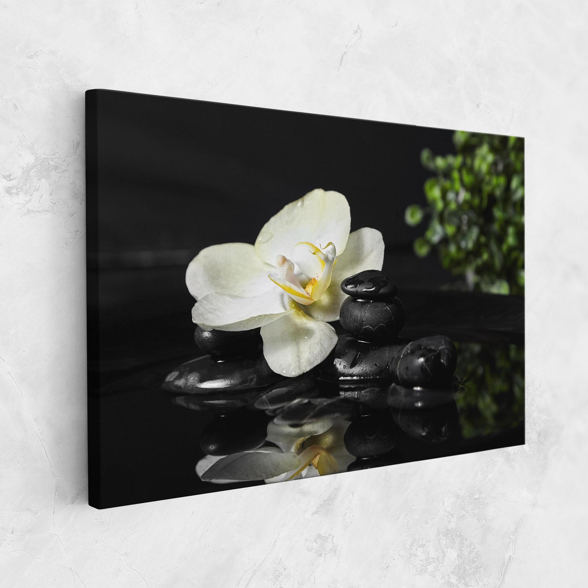 Картина на платно White Spa Flower mockup 1