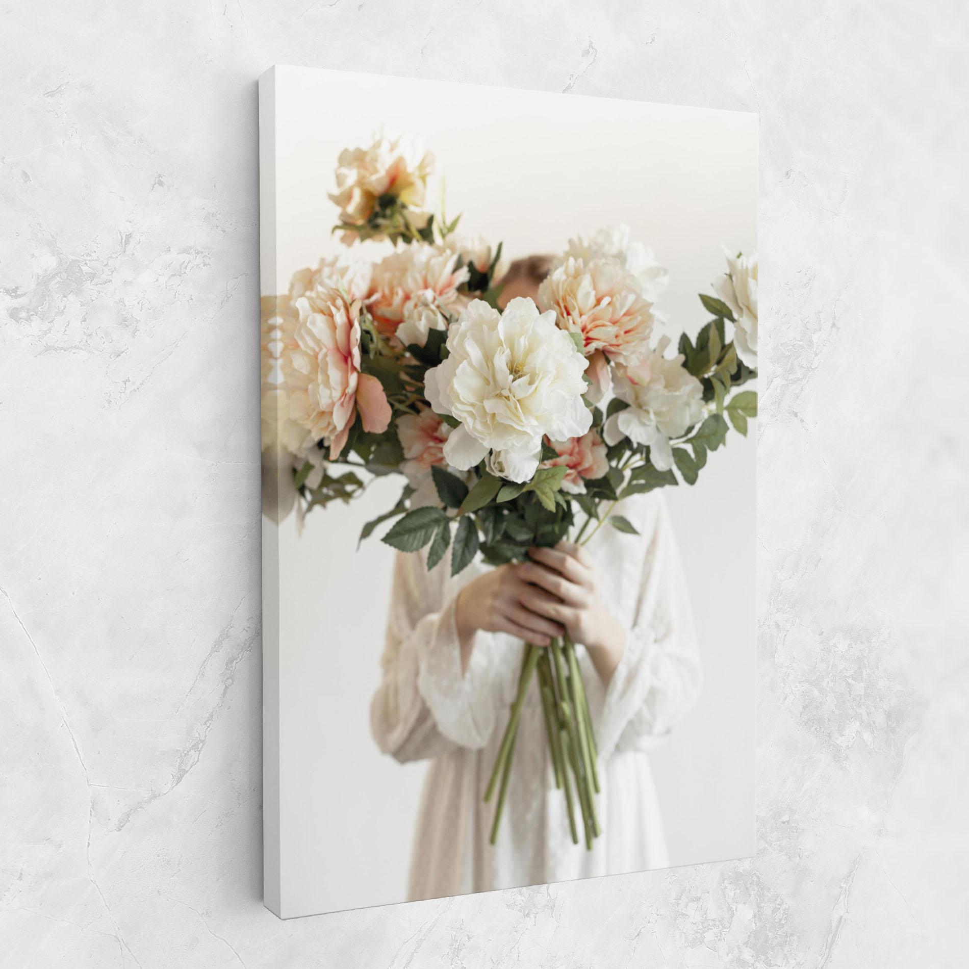 Картина на платно Bouquet Holding mockup 1