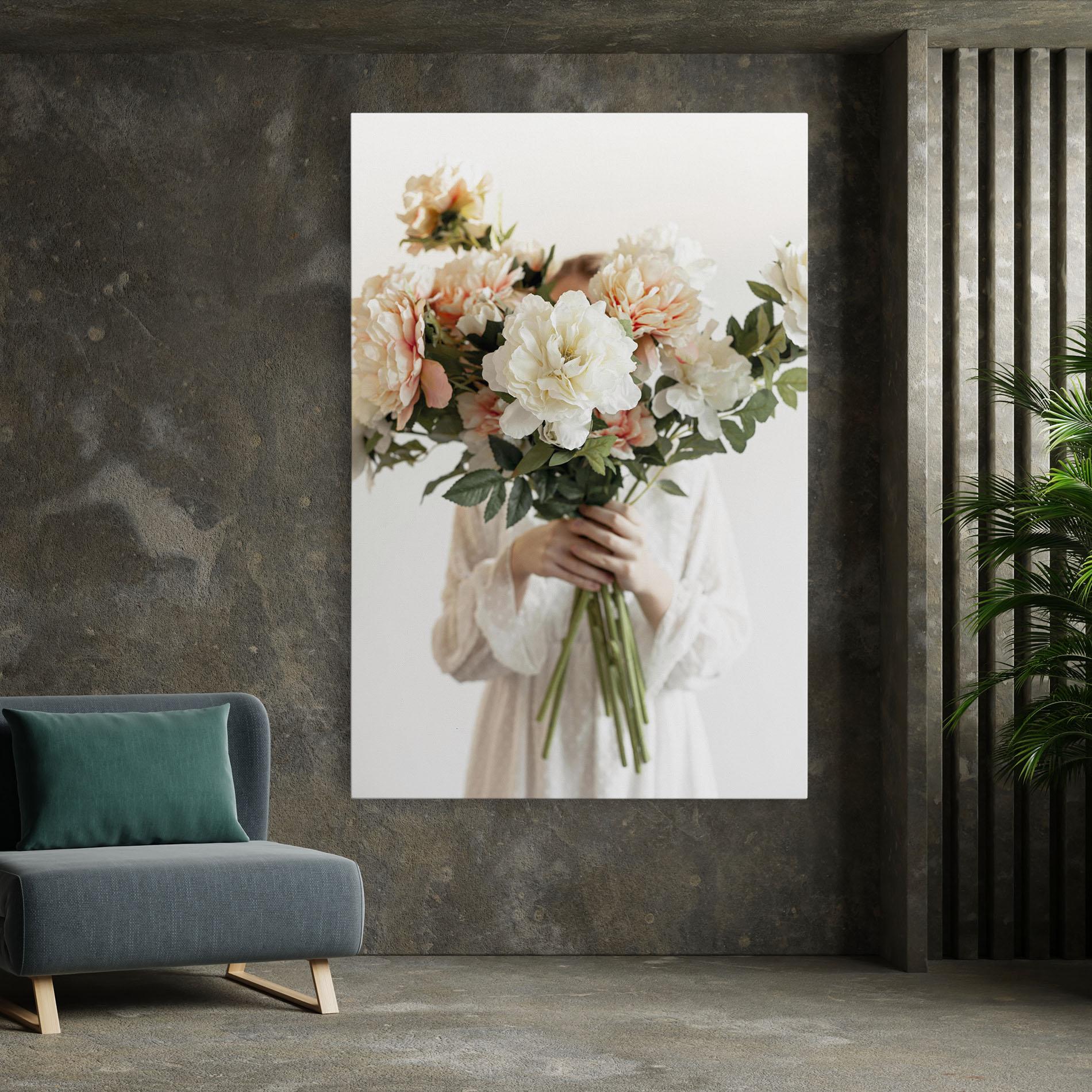 Картина на платно Bouquet Holding mockup 7
