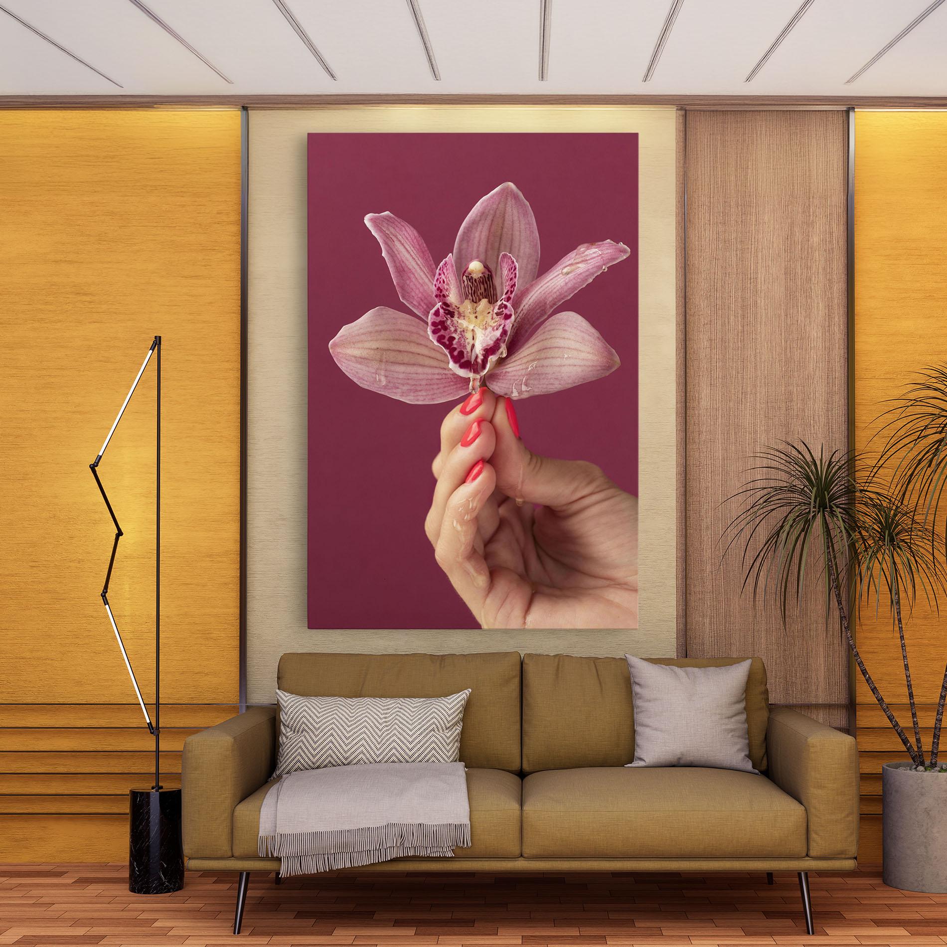 Картина на платно Orchid Holding mockup 9