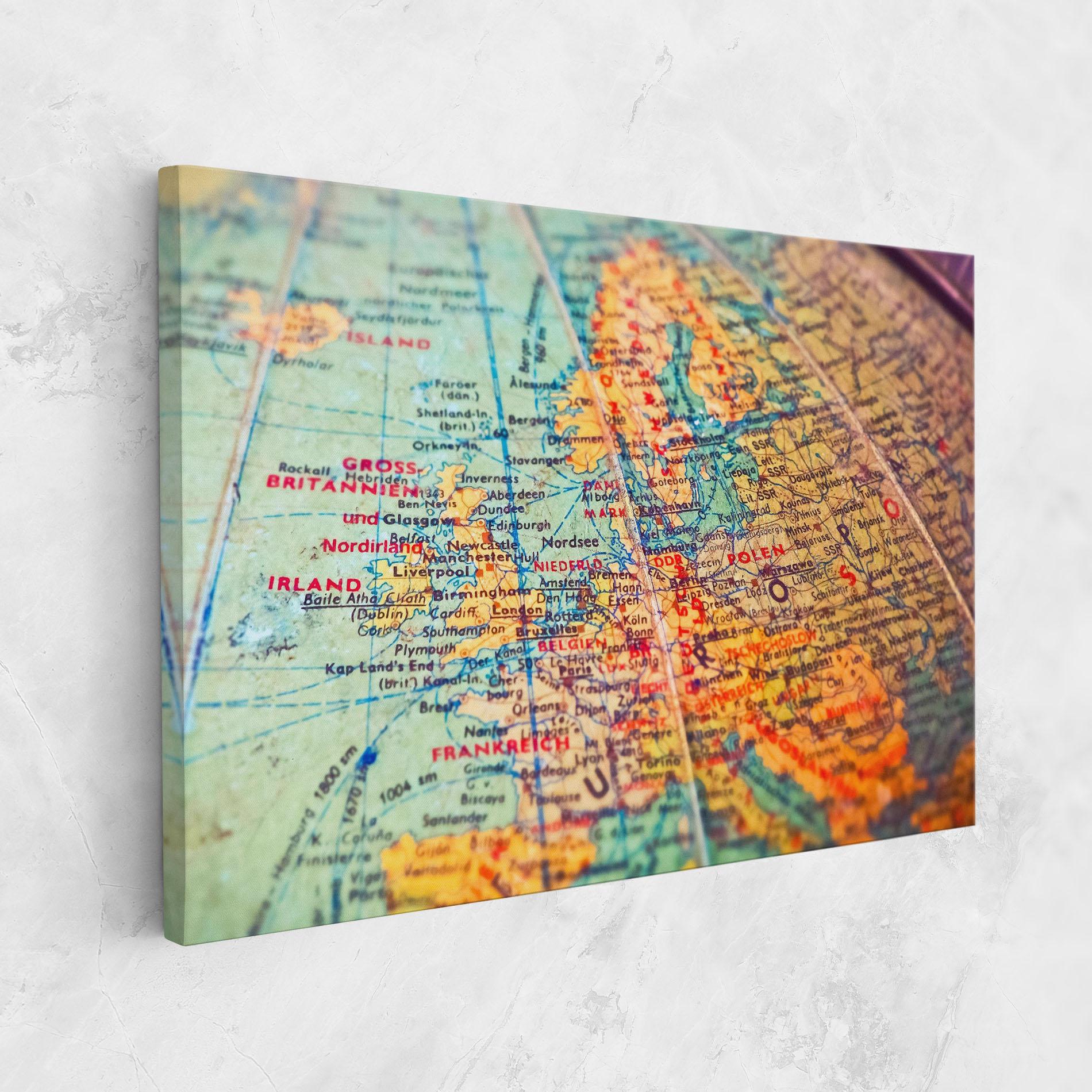 Картина на платно Globe mockup 1