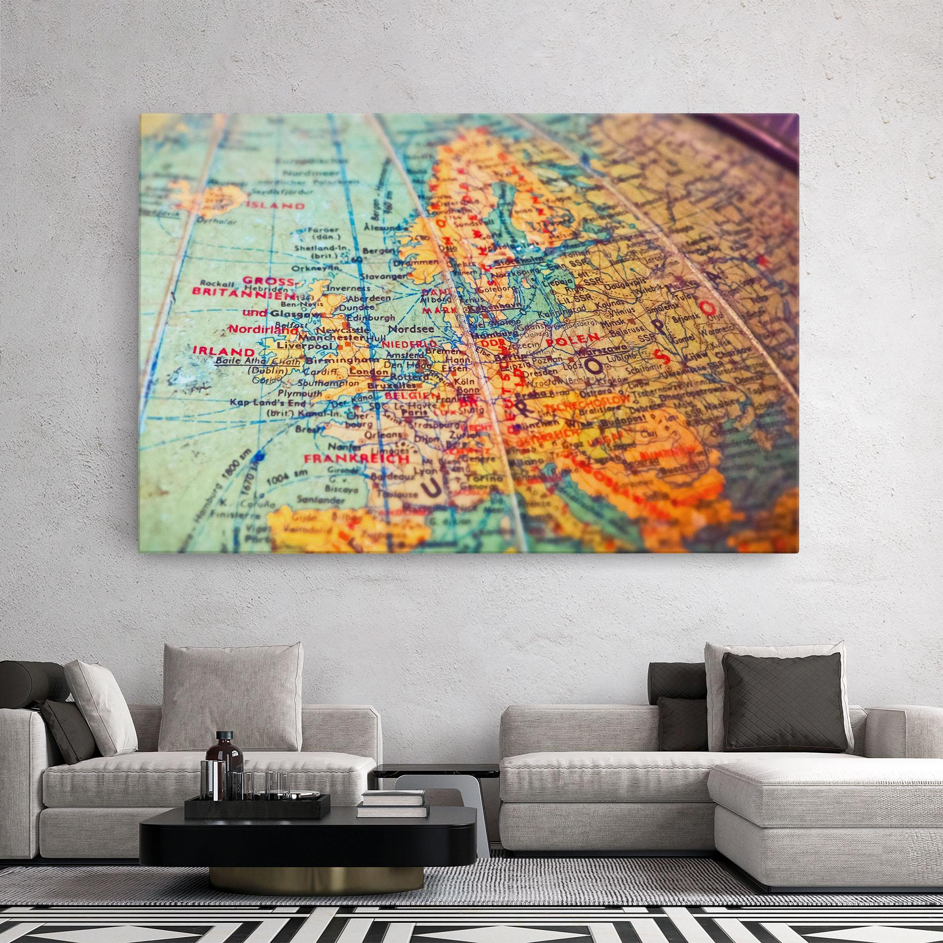 Картина на платно Globe mockup 2