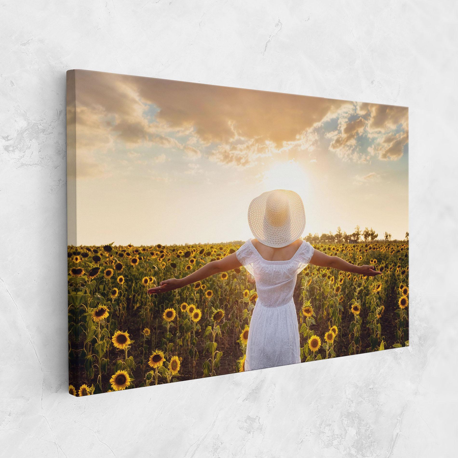 Картина на платно Girl In Nature mockup 1