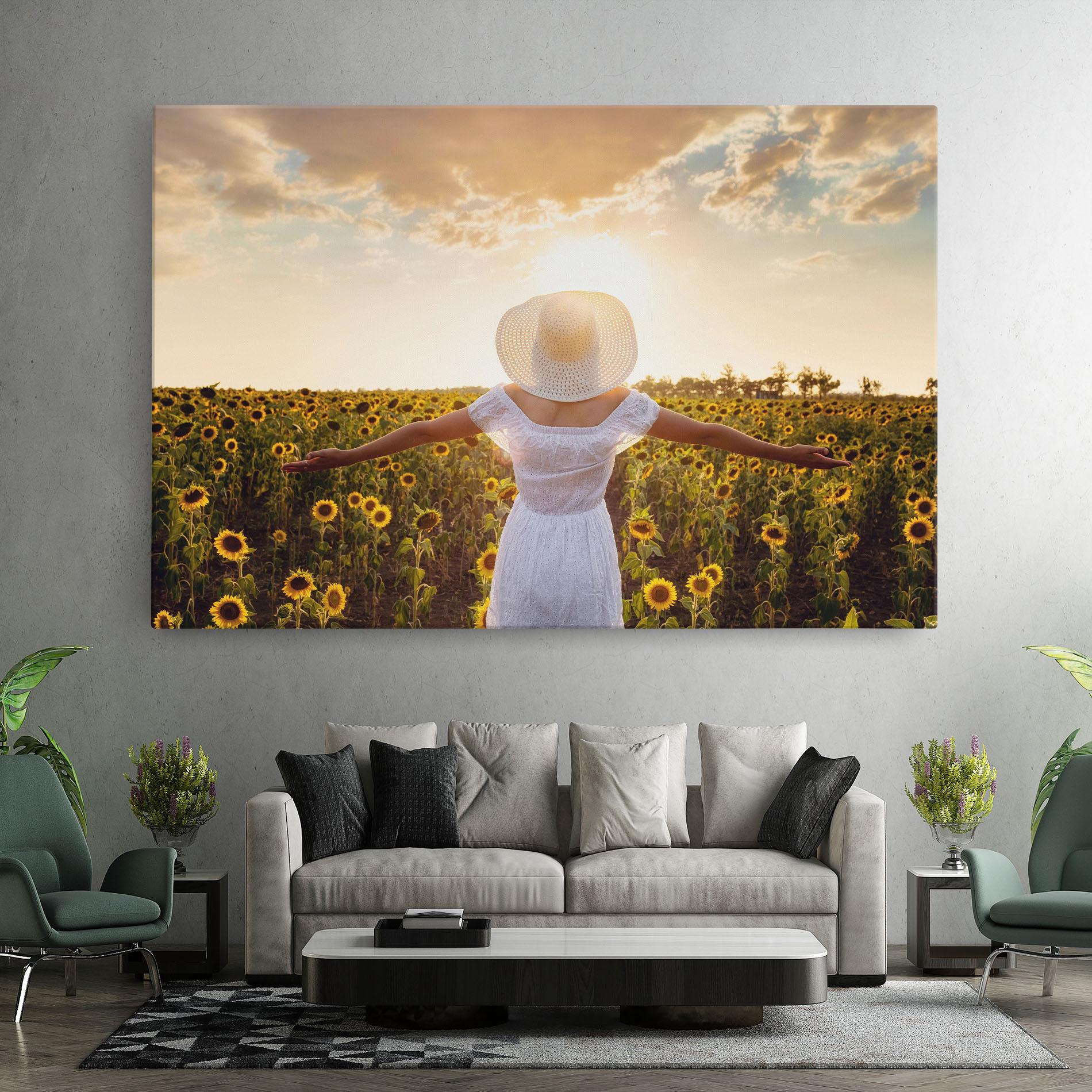 Картина на платно Girl In Nature mockup 7