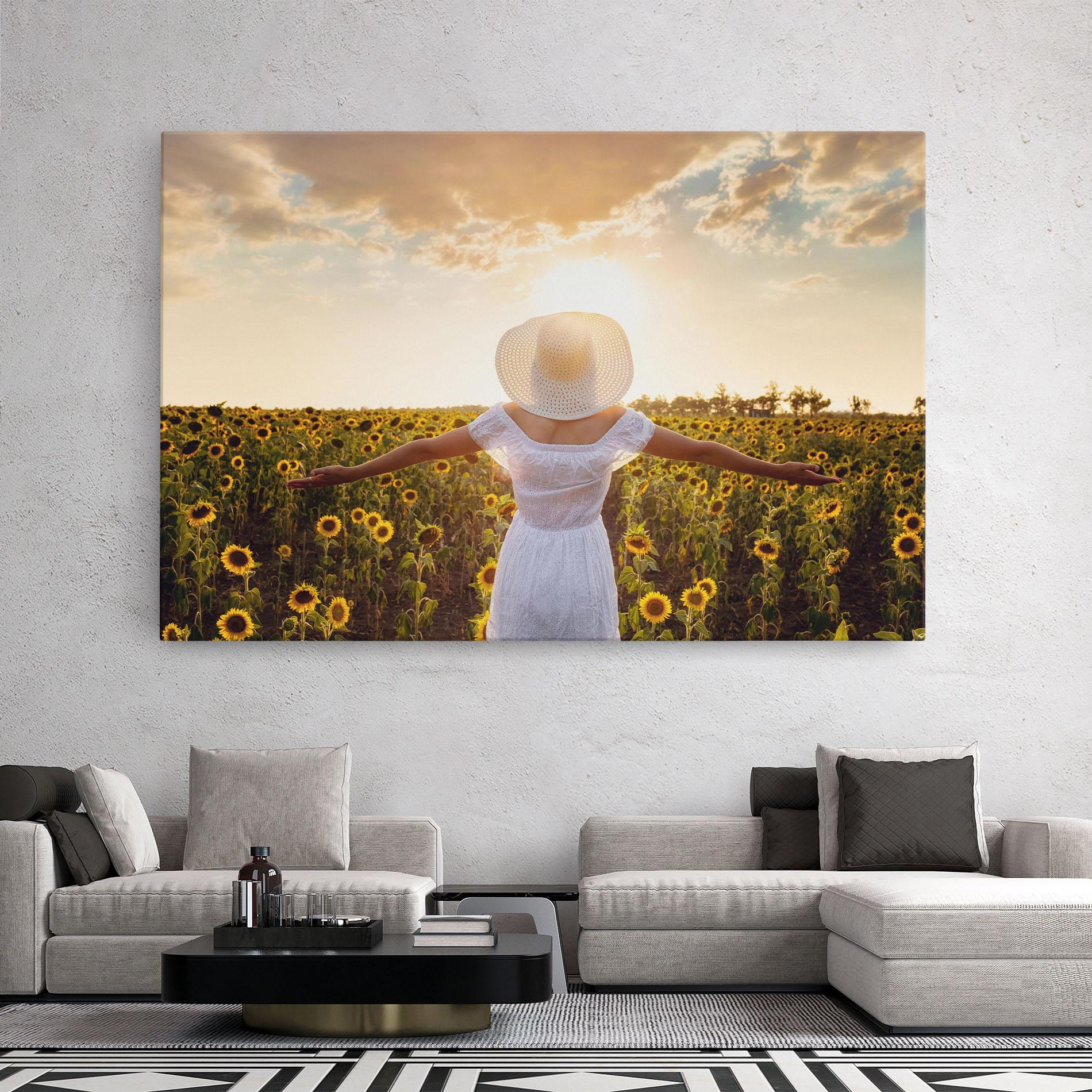 Картина на платно Girl In Nature mockup 2
