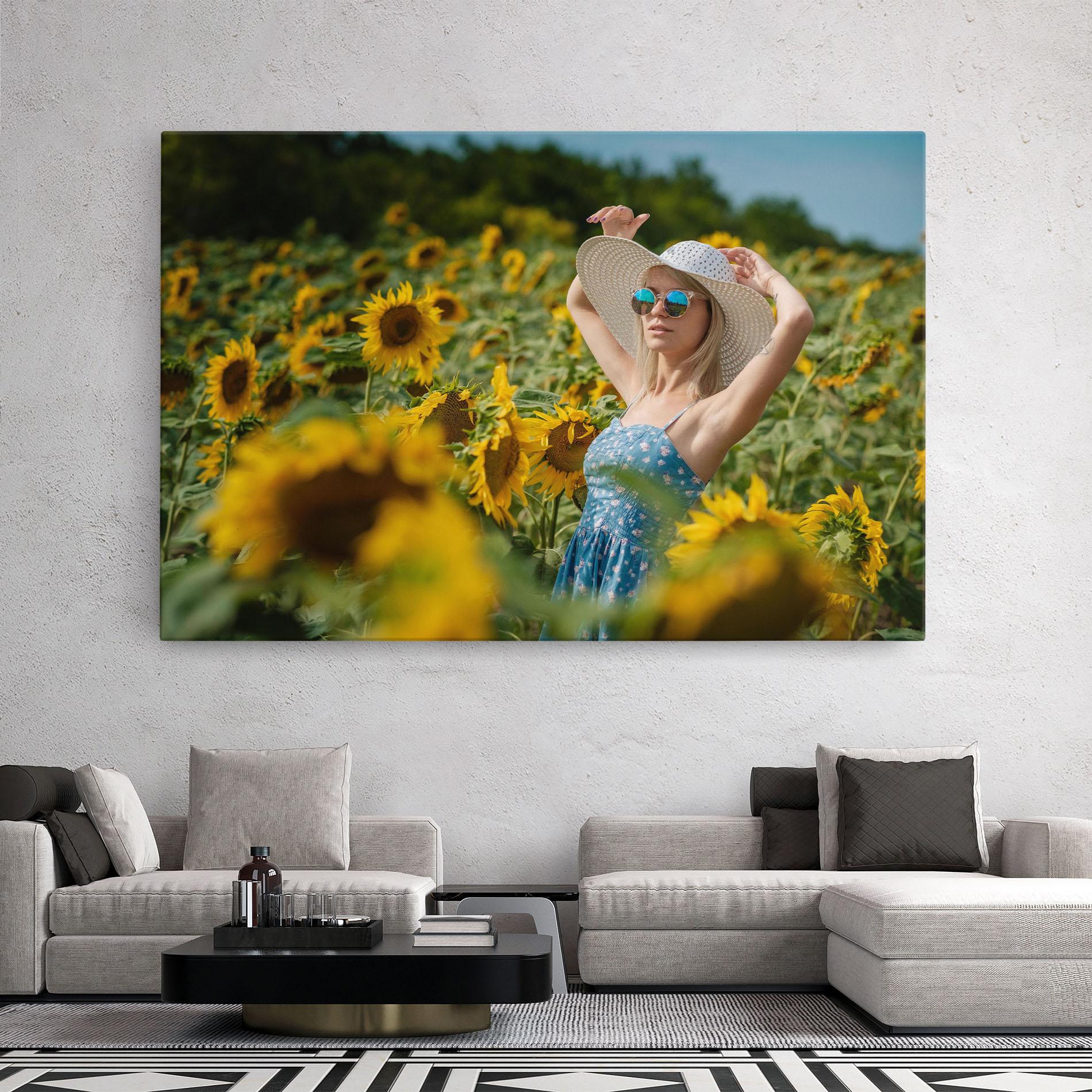 Картина на платно Model Posing mockup 2