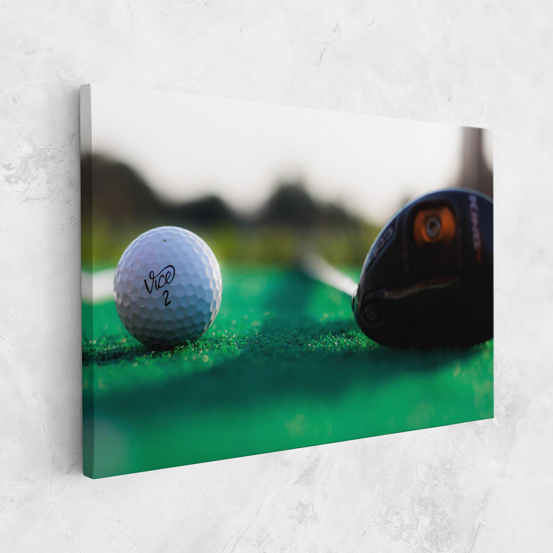 Картина на платно Green Grass Golf Ball mockup 1