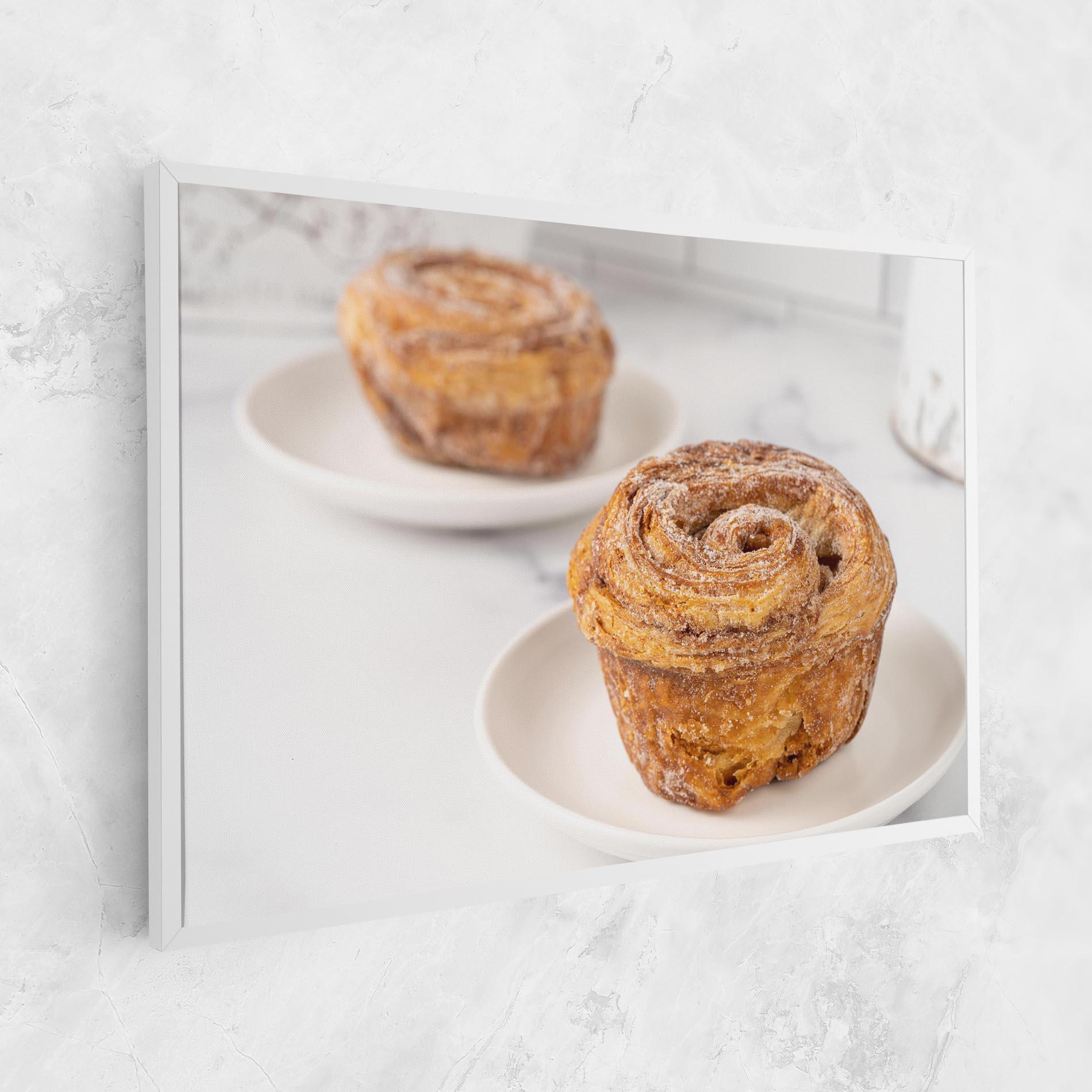 Картина на платно Cinnamon Roll mockup 1
