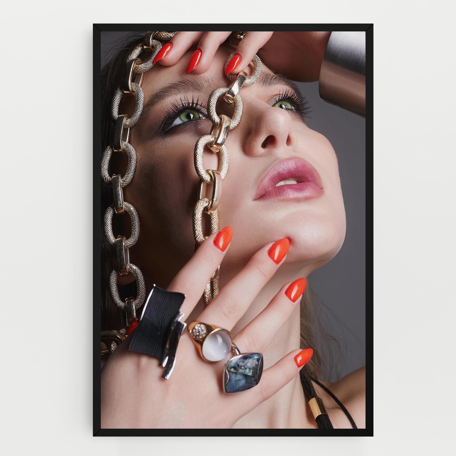 Big Chain Woman mockup 0