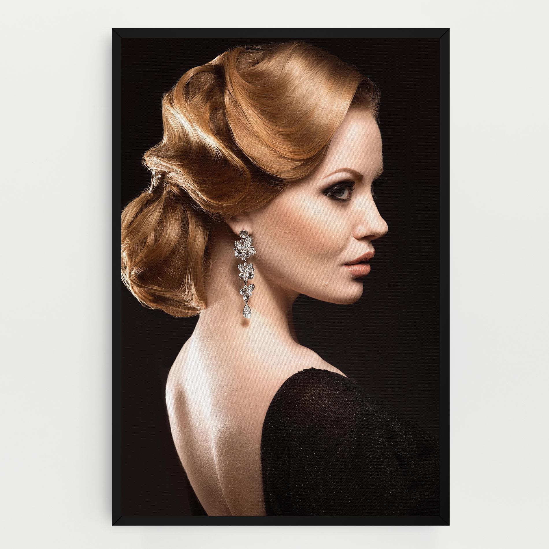 Картина на платно Elegant Earrings mockup 0