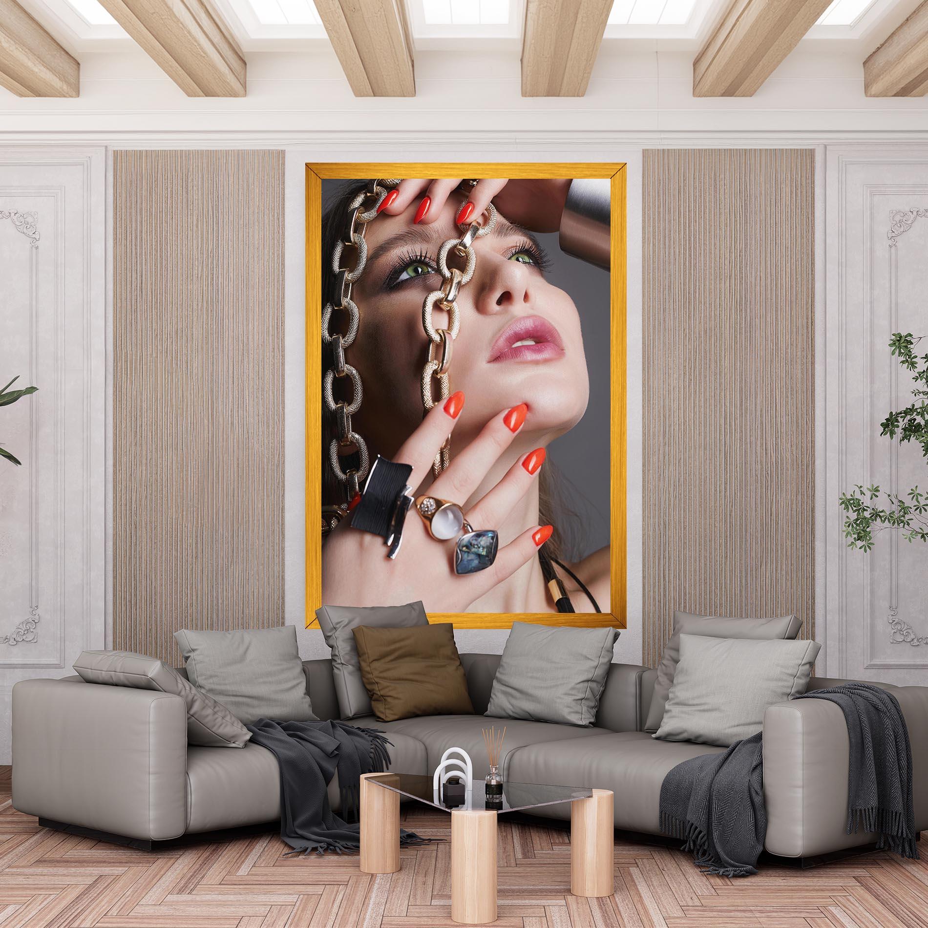 Картина на платно Big Chain Woman mockup 6