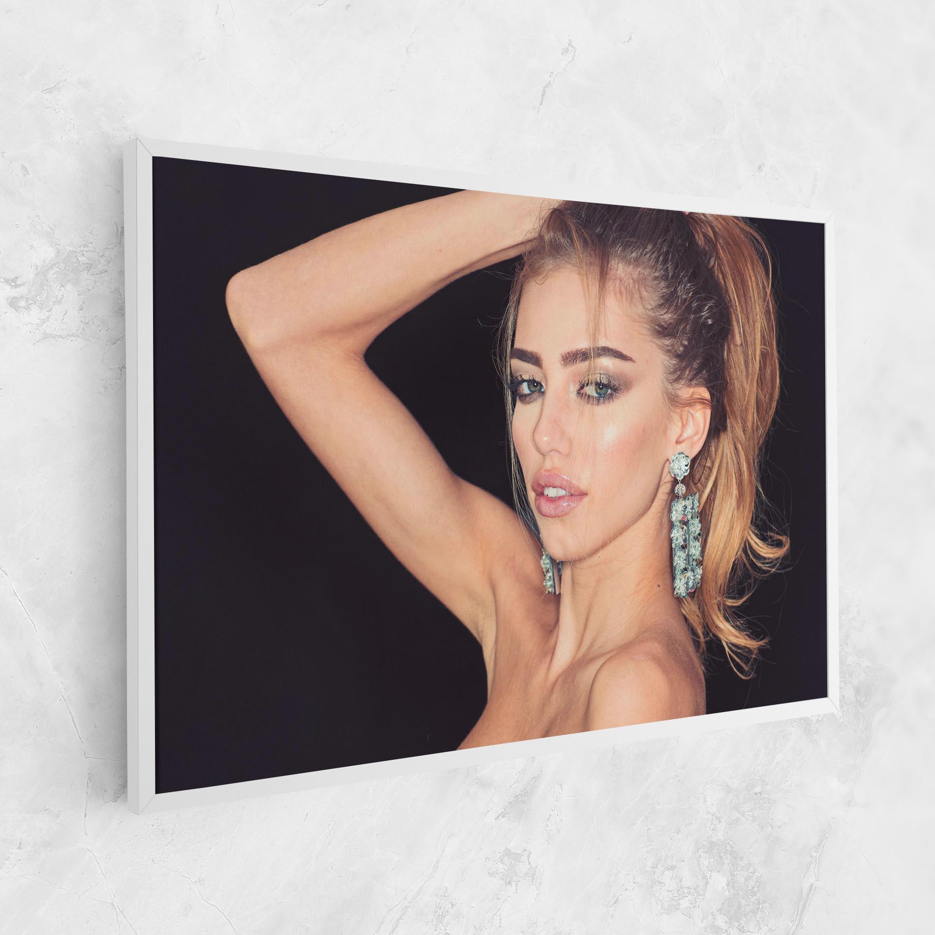 Картина на платно Flower Earrings mockup 1