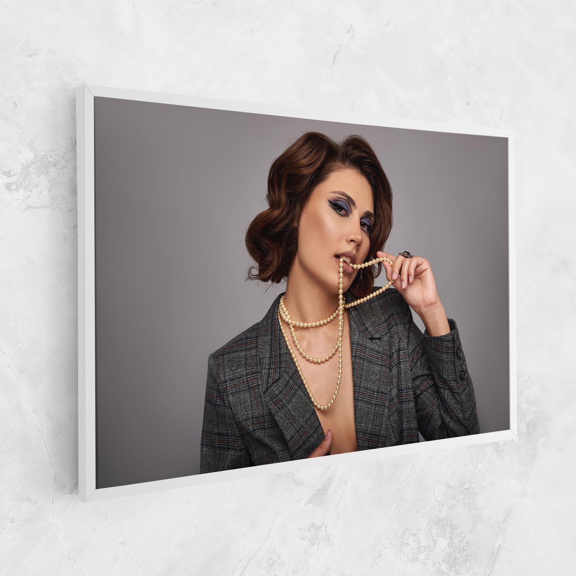 Картина на платно Gold Pearls mockup 1