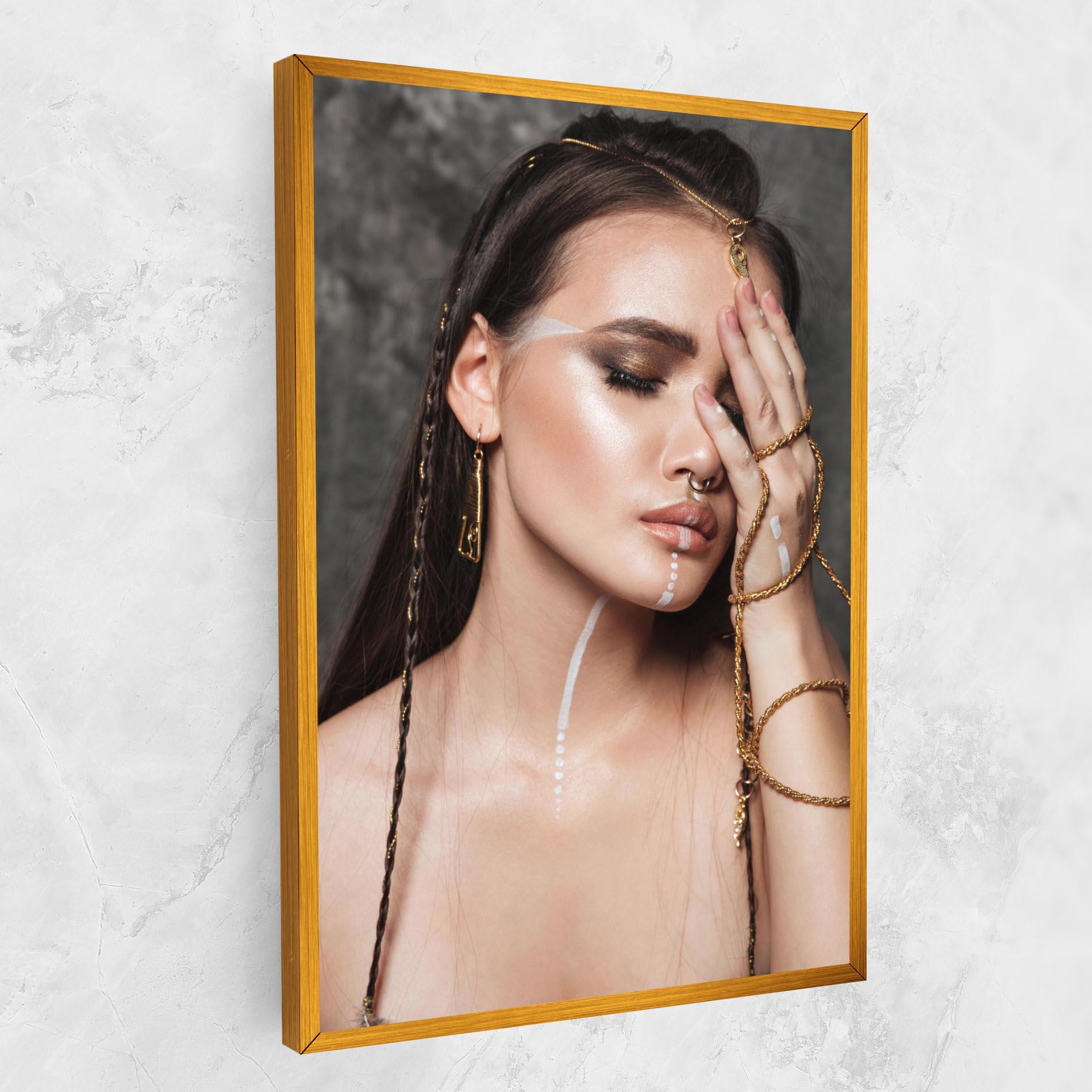 Картина на платно Gold Hand Accessory mockup 1