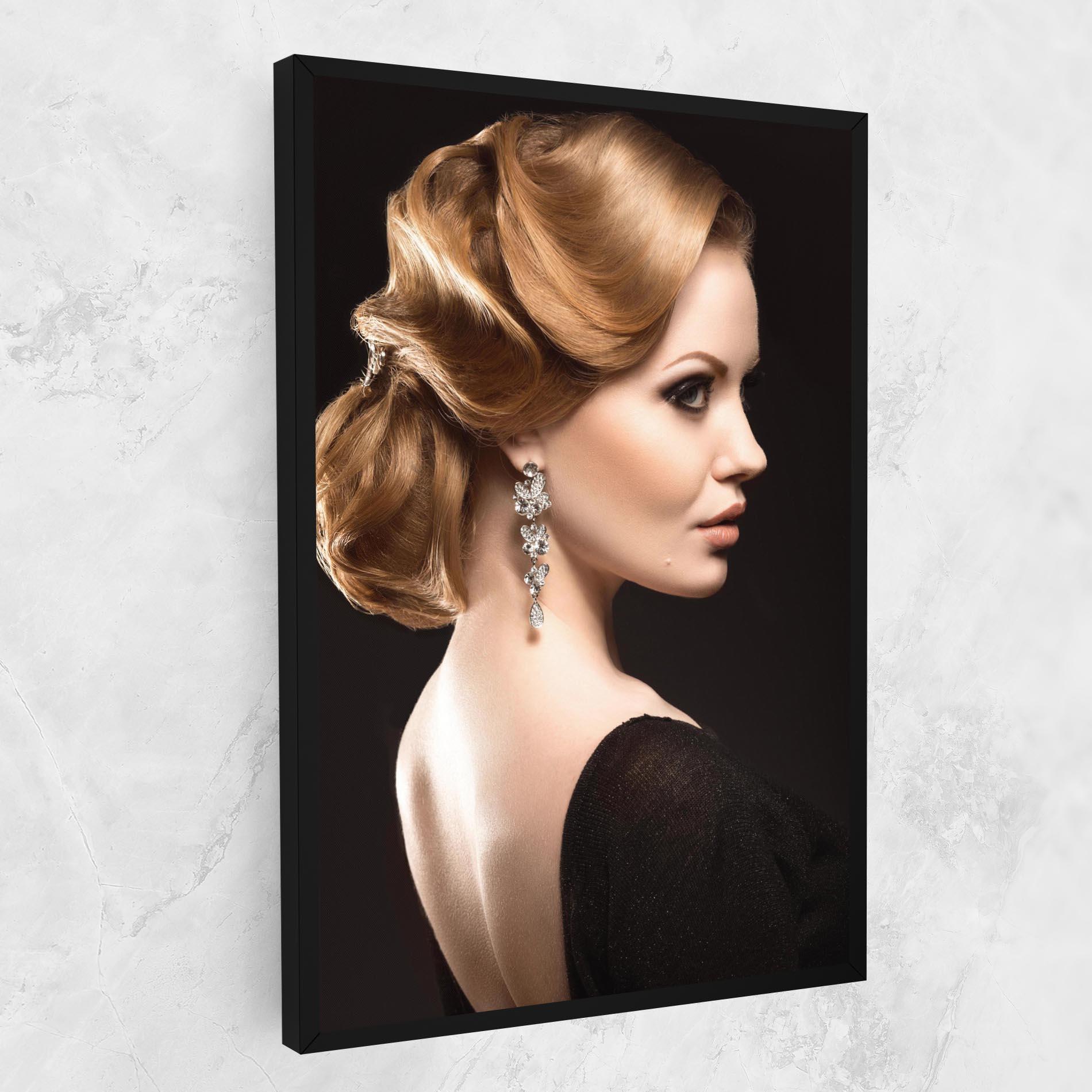 Картина на платно Elegant Earrings mockup 1