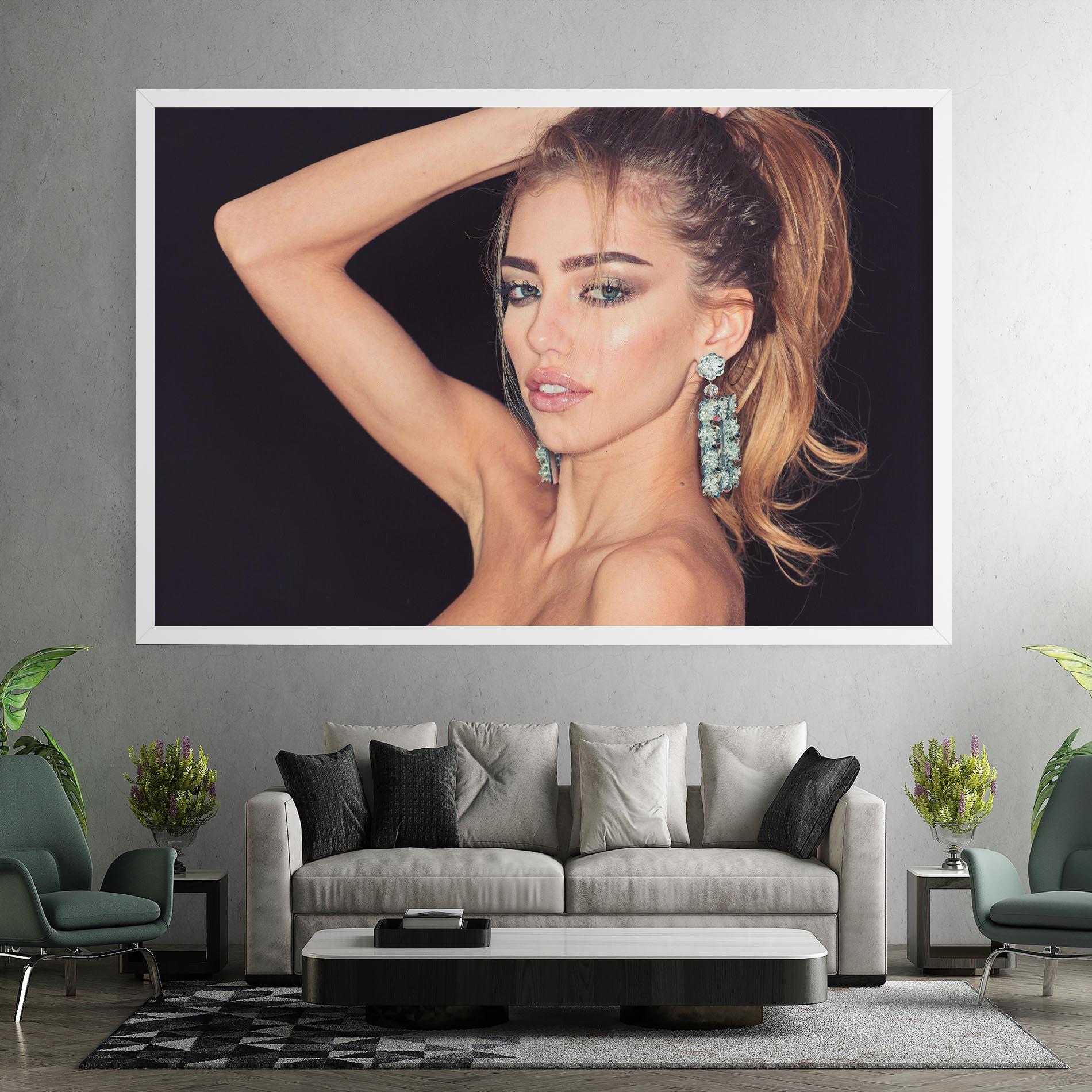 Картина на платно Flower Earrings mockup 7