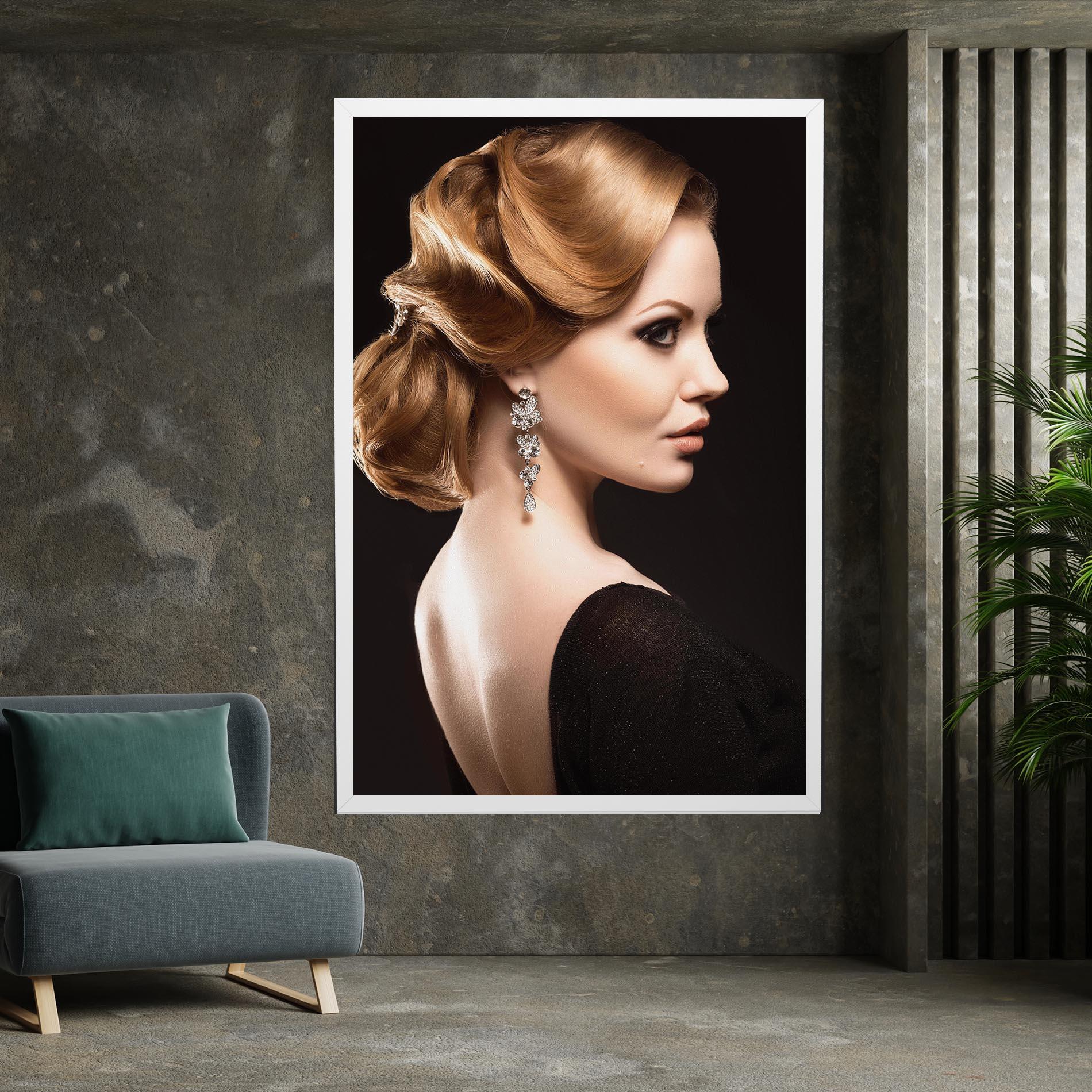 Картина на платно Elegant Earrings mockup 7