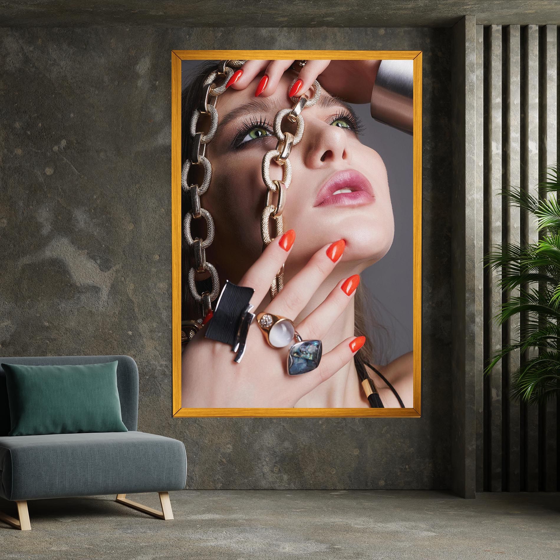 Big Chain Woman mockup 7