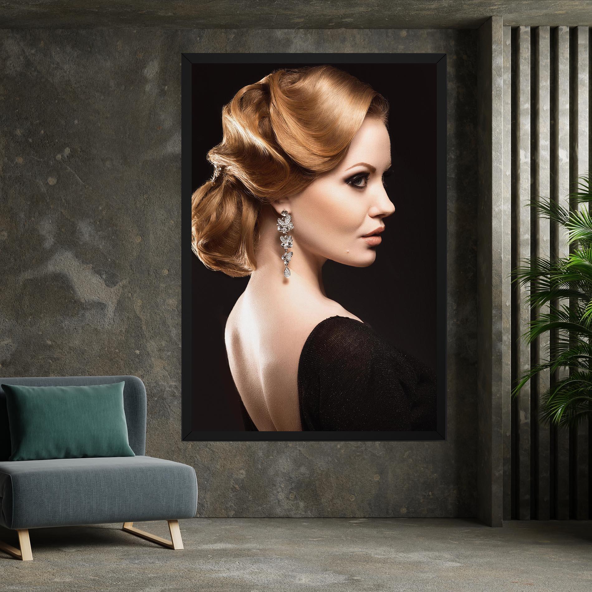 Картина на платно Elegant Earrings mockup 7