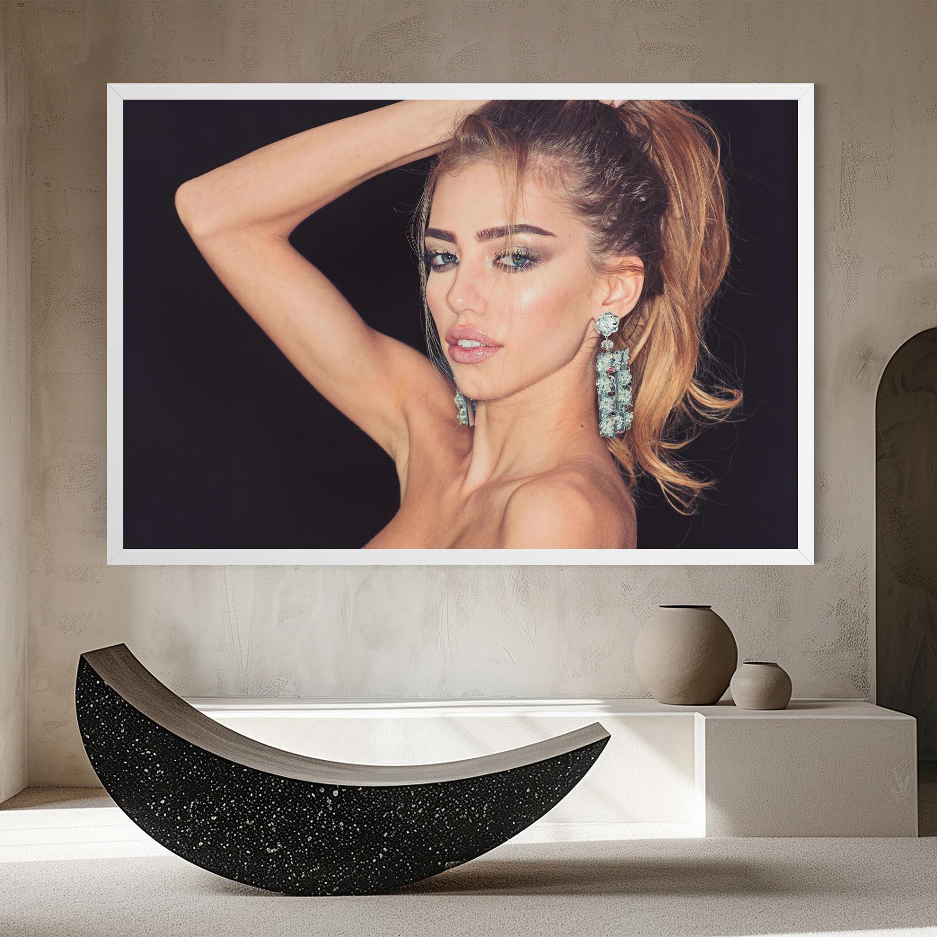 Картина на платно Flower Earrings mockup 8