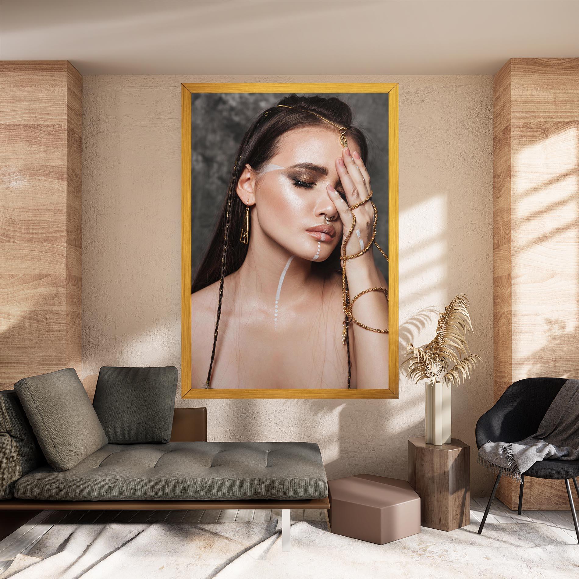 Картина на платно Gold Hand Accessory mockup 8