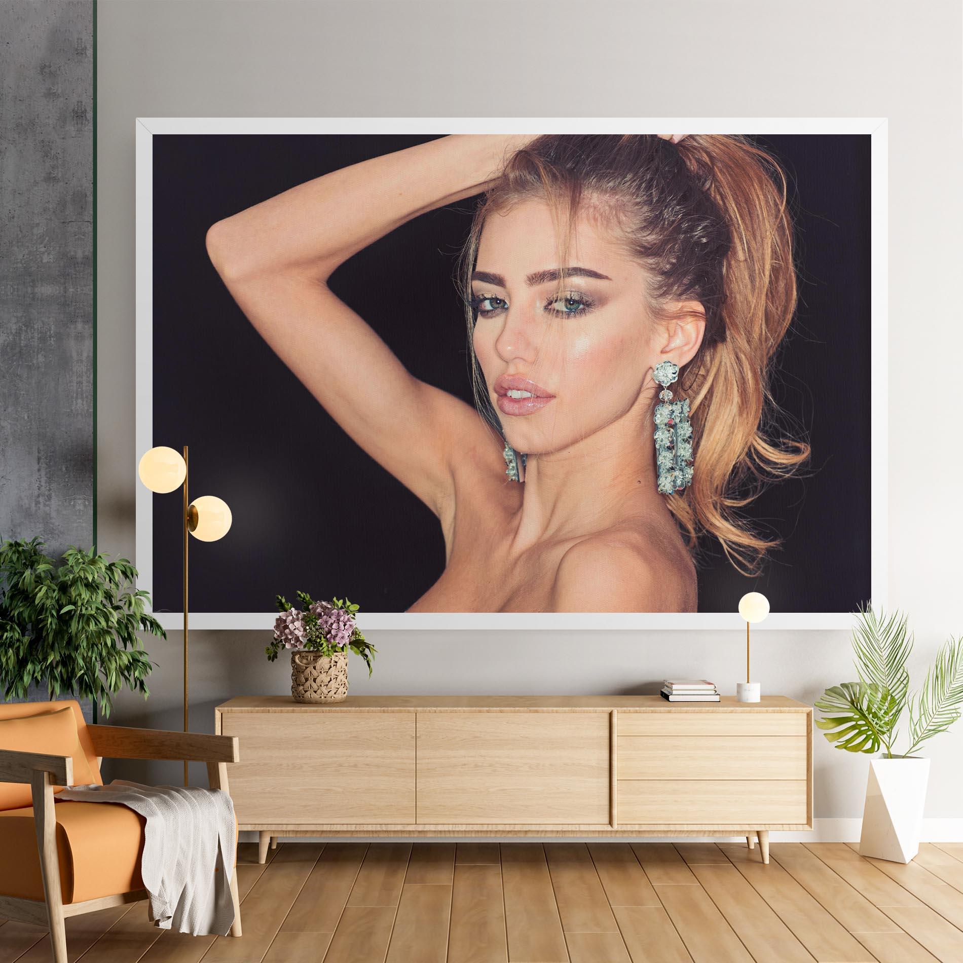 Картина на платно Flower Earrings mockup 9