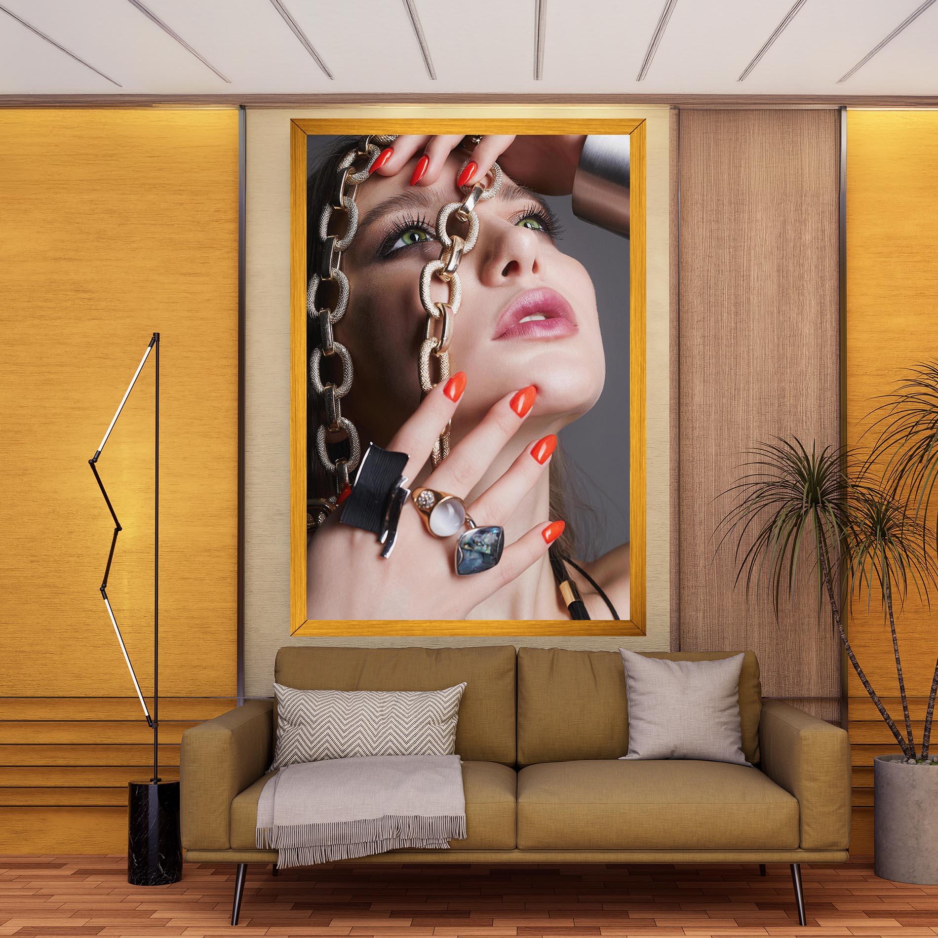 Картина на платно Big Chain Woman mockup 9