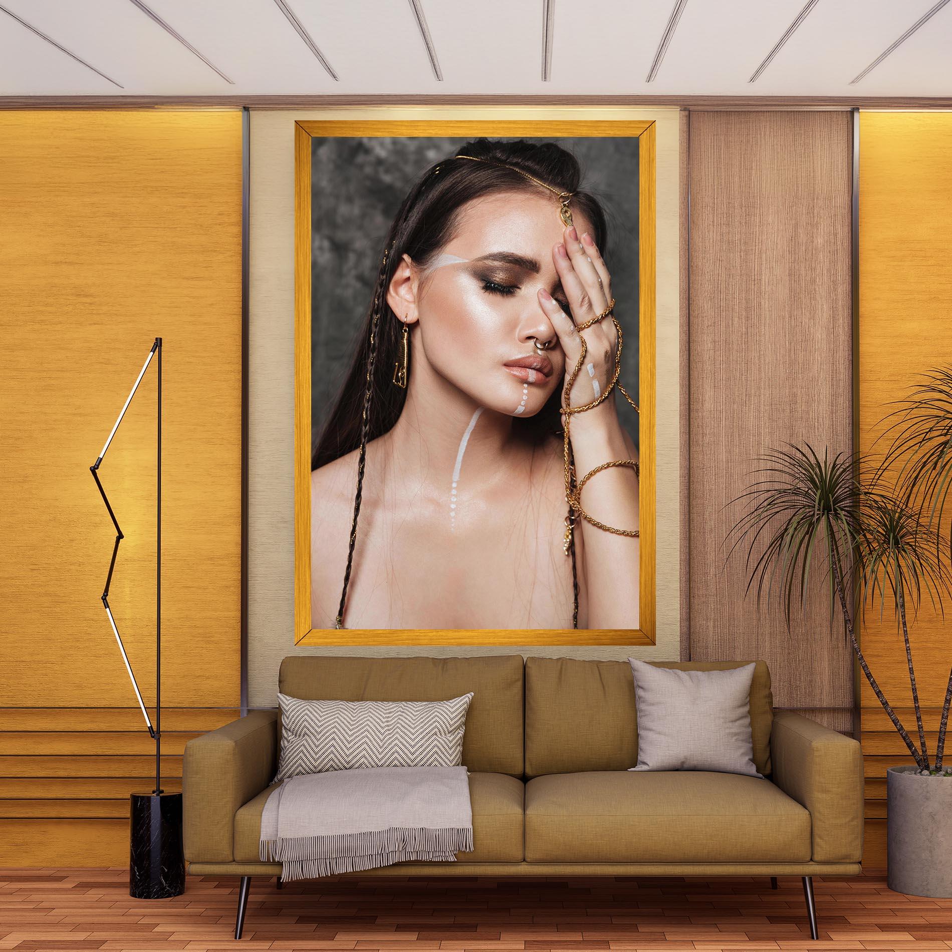 Картина на платно Gold Hand Accessory mockup 9