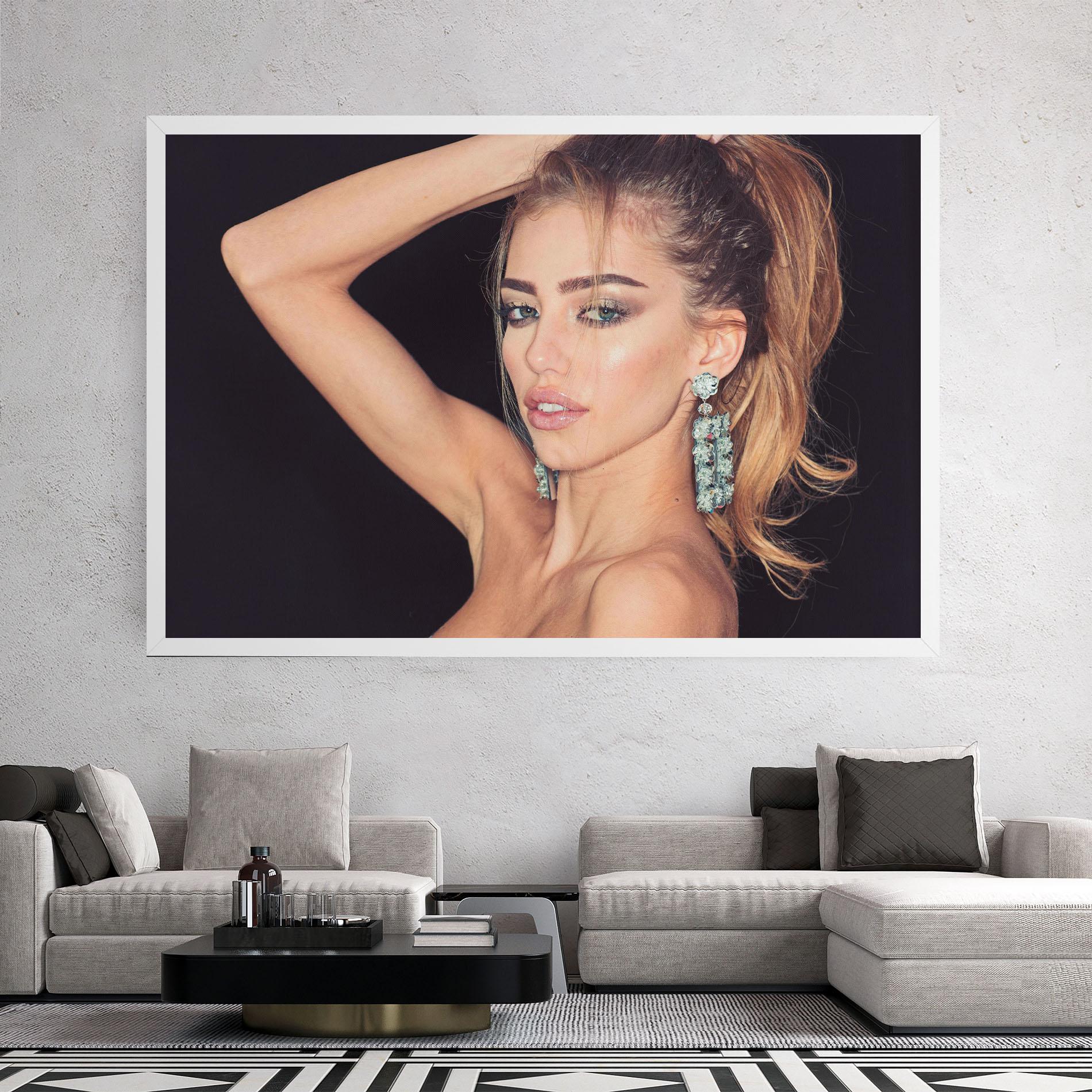 Картина на платно Flower Earrings mockup 2